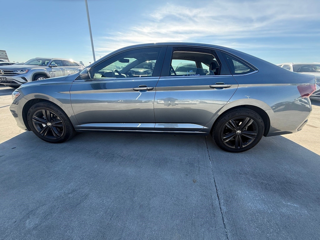 Used 2023 Volkswagen Jetta SE Sedan