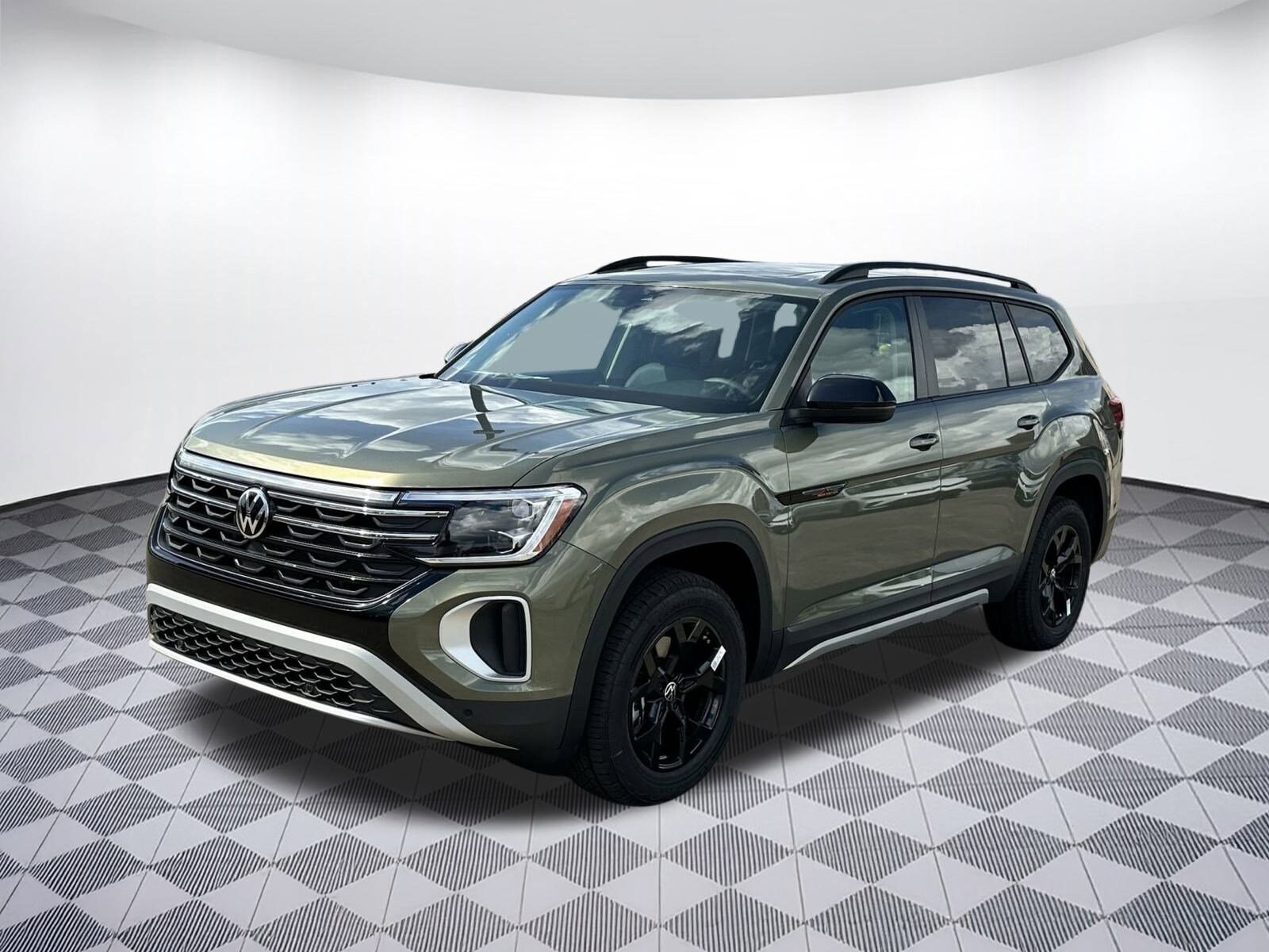 2025 Volkswagen Atlas Peak Edition SE photo 2