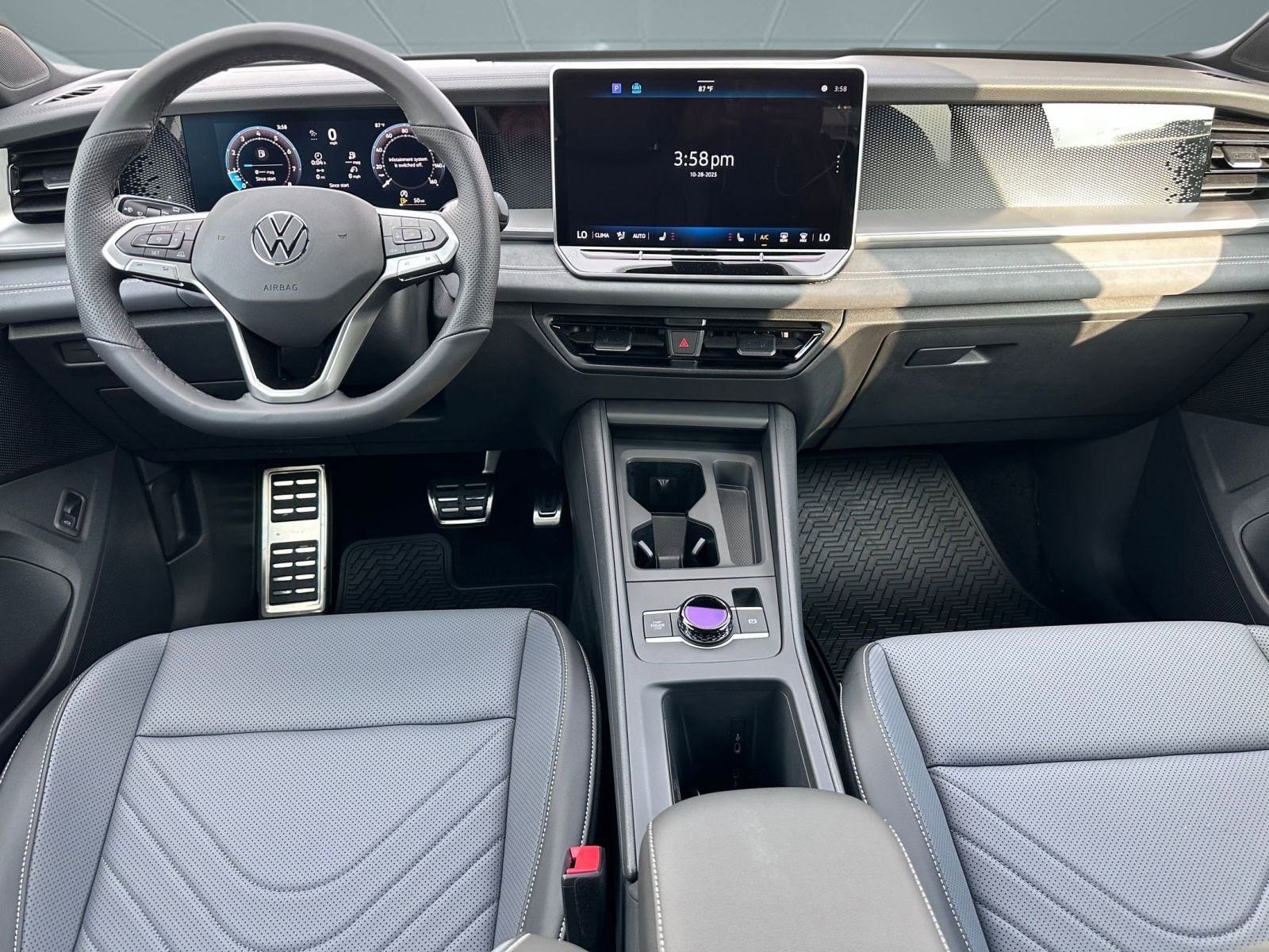 2026 Volkswagen Tiguan SE R-Line Black photo 3