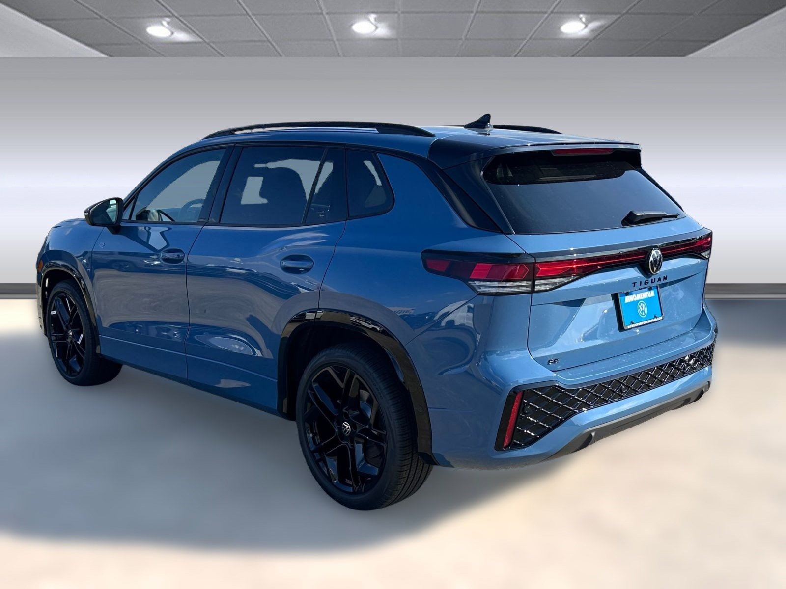 2026 Volkswagen Tiguan SE R-Line Black photo 3