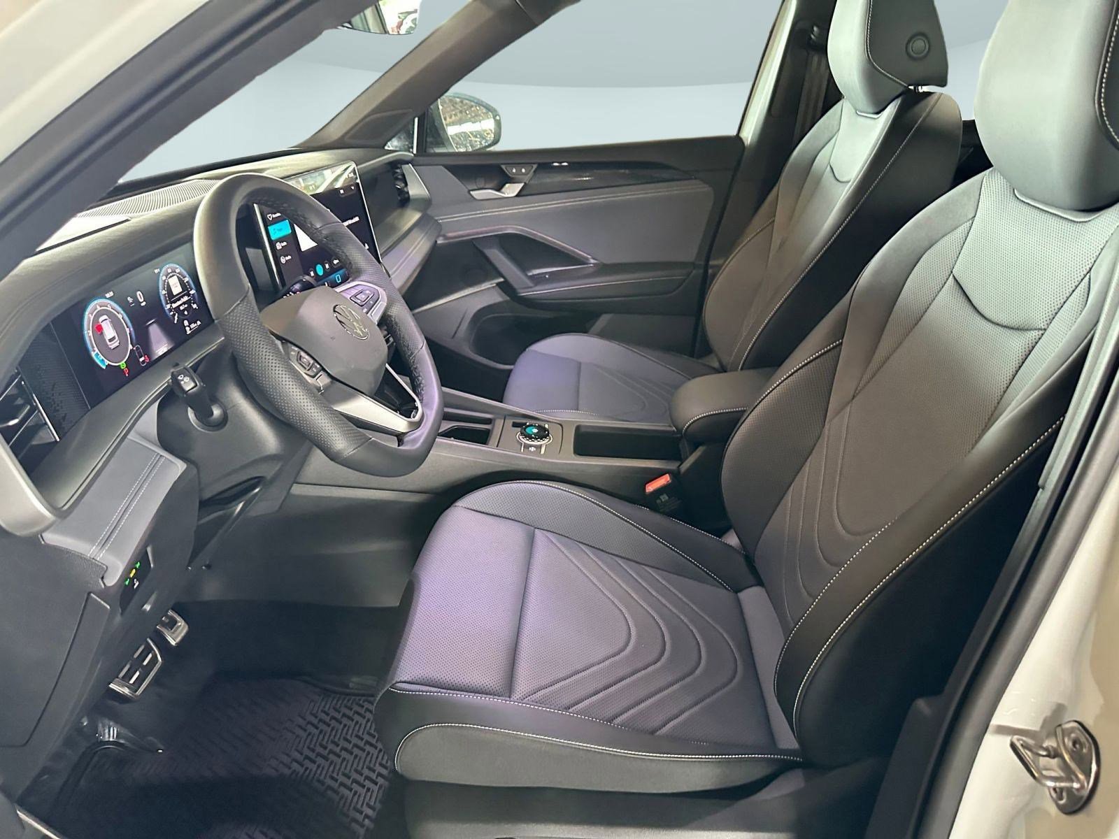 2025 Volkswagen Tiguan SE R-Line Black photo 4