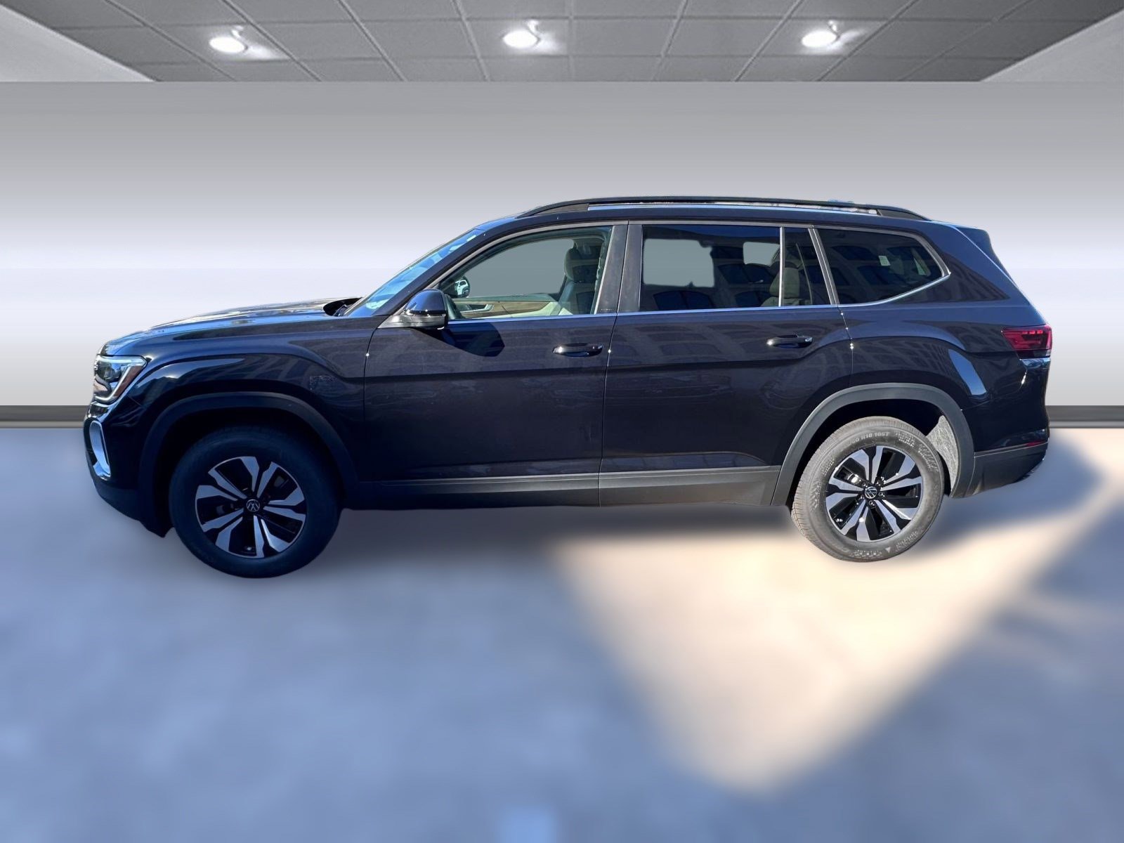 2026 Volkswagen Atlas SE photo 2