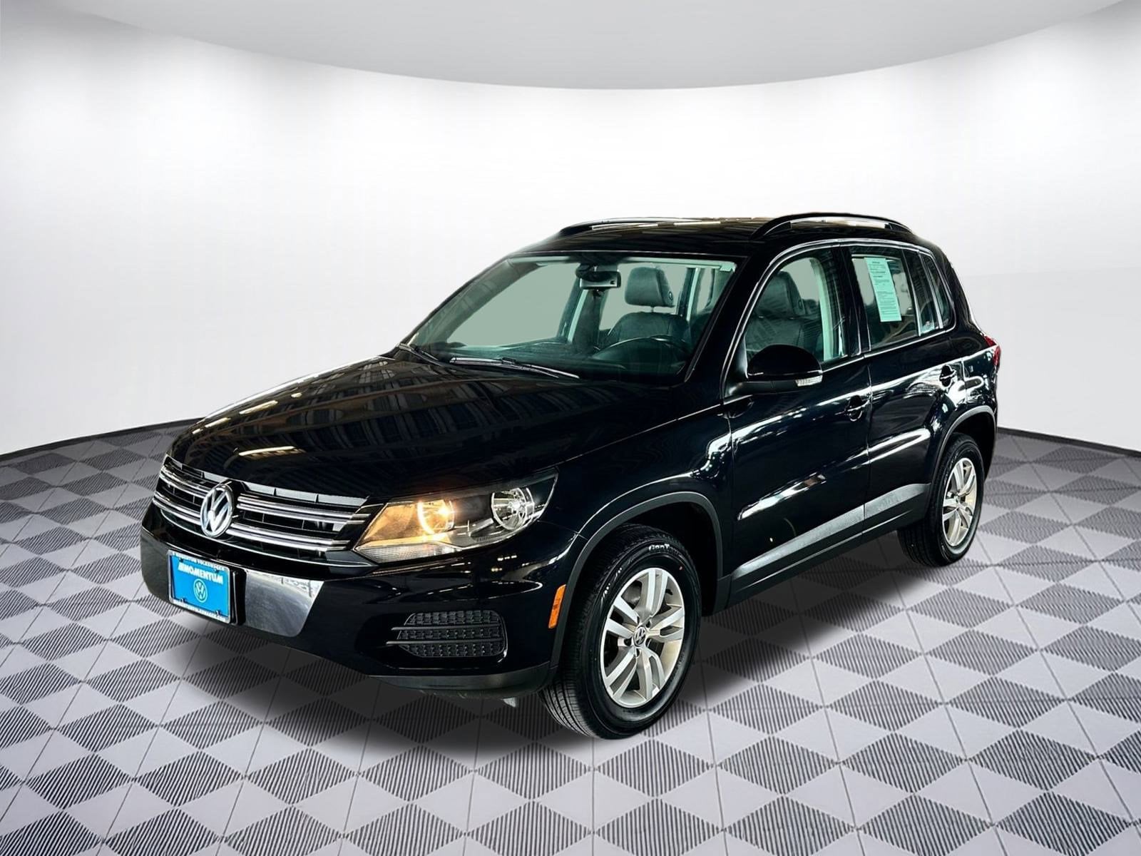 Used 2017 Volkswagen Tiguan Limited Base with VIN WVGBV7AX7HW509795 for sale in Baytown, TX