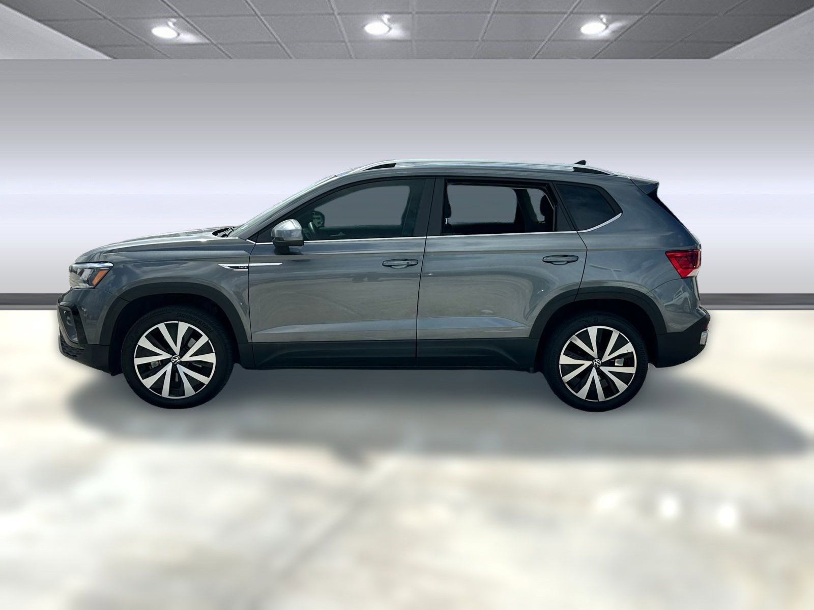 2022 Volkswagen Taos SE photo 2