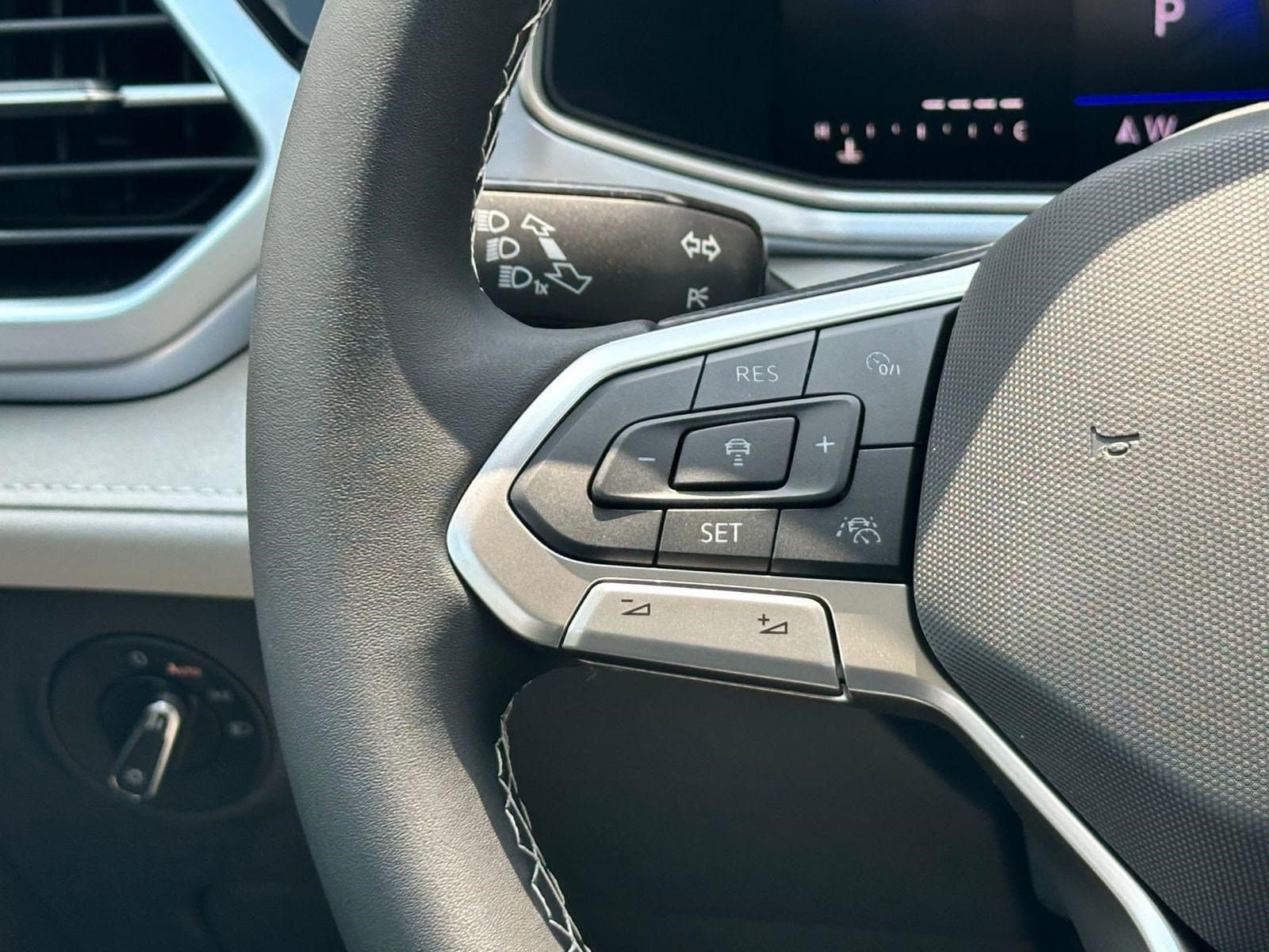 2025 Volkswagen Taos SE - Photo 16