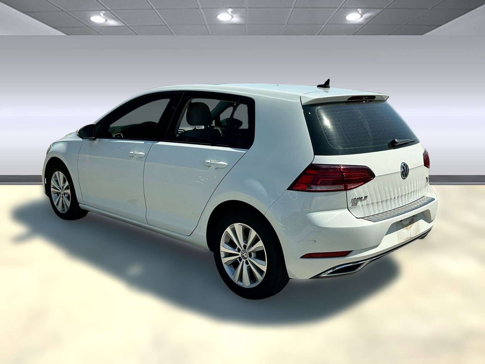 2019 Volkswagen Golf SE photo 3