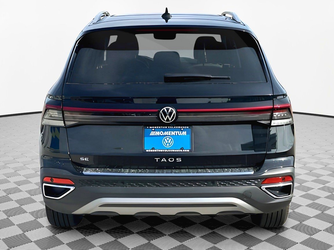 2025 Volkswagen Taos SE photo 4