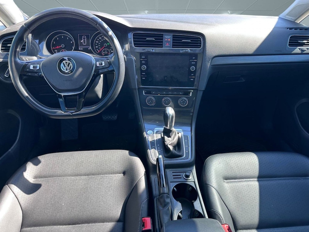 Used 2018 Volkswagen Golf SportWagen SE Wagon