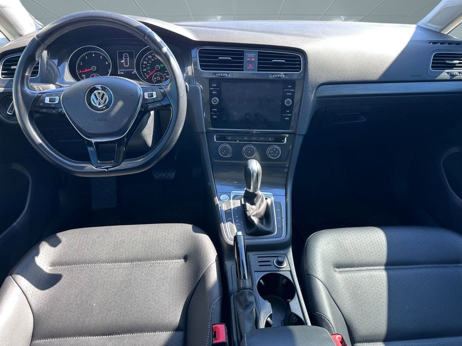 2018 Volkswagen Golf SportWagen SE photo 4