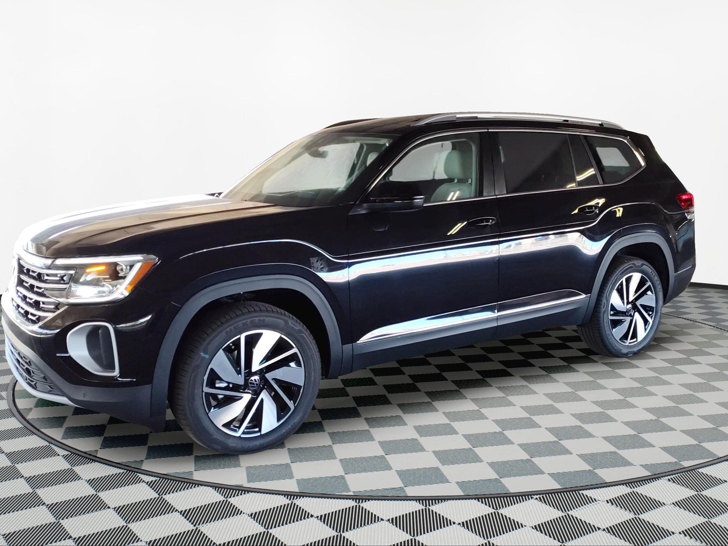 2025 Volkswagen Atlas SEL photo 2