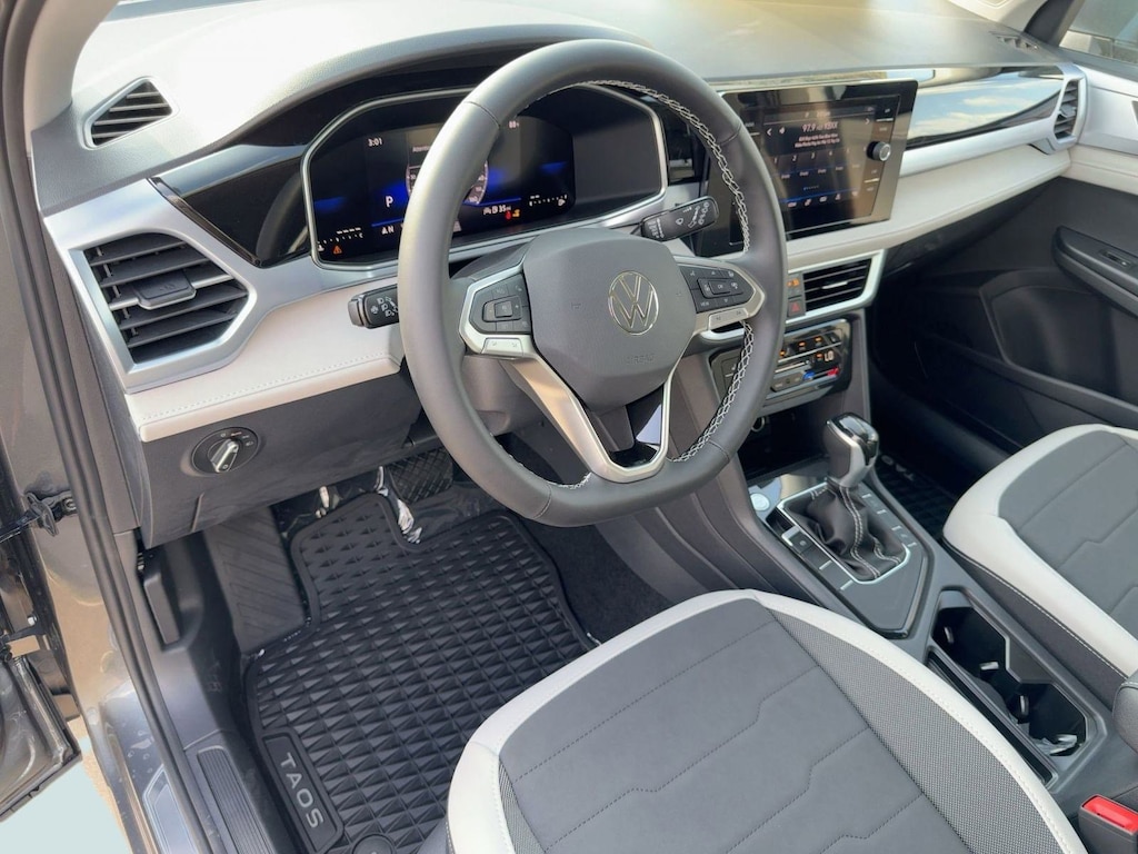 New 2025 Volkswagen Taos 1.5T SE SUV