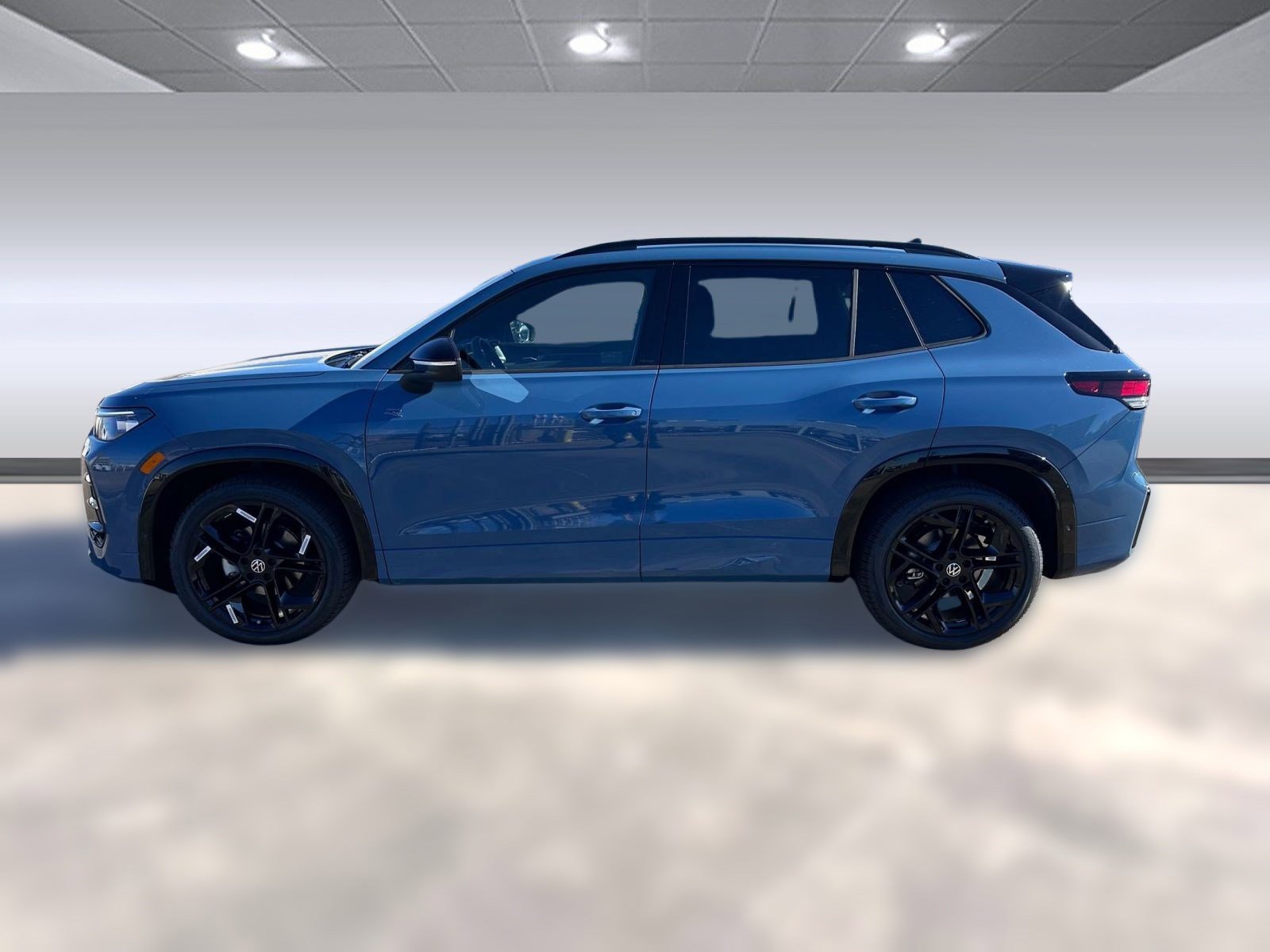 2026 Volkswagen Tiguan SE R-Line Black photo 2