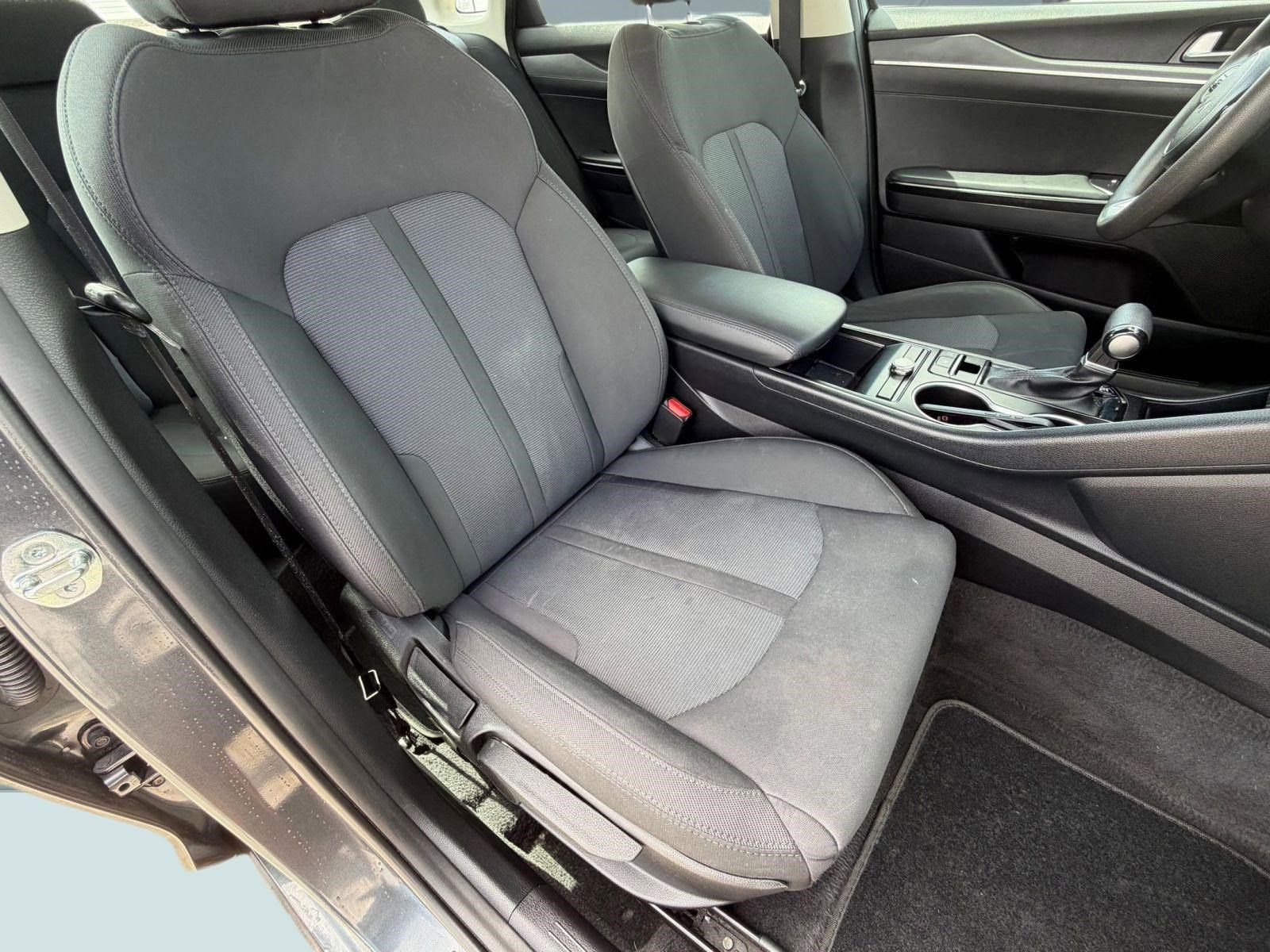 2023 Kia K5 LXS - Photo 17