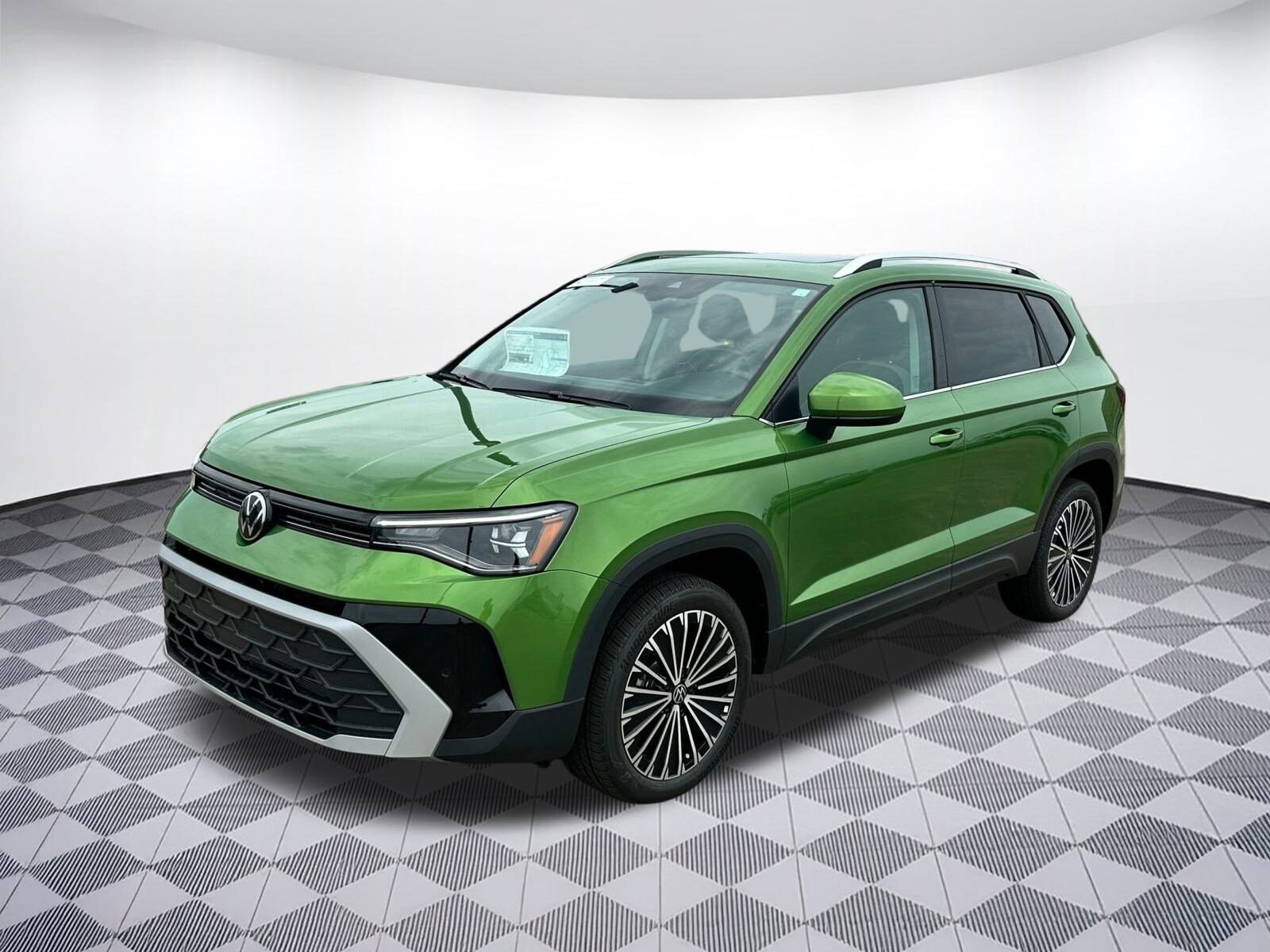 2025 Volkswagen Taos SE photo 2