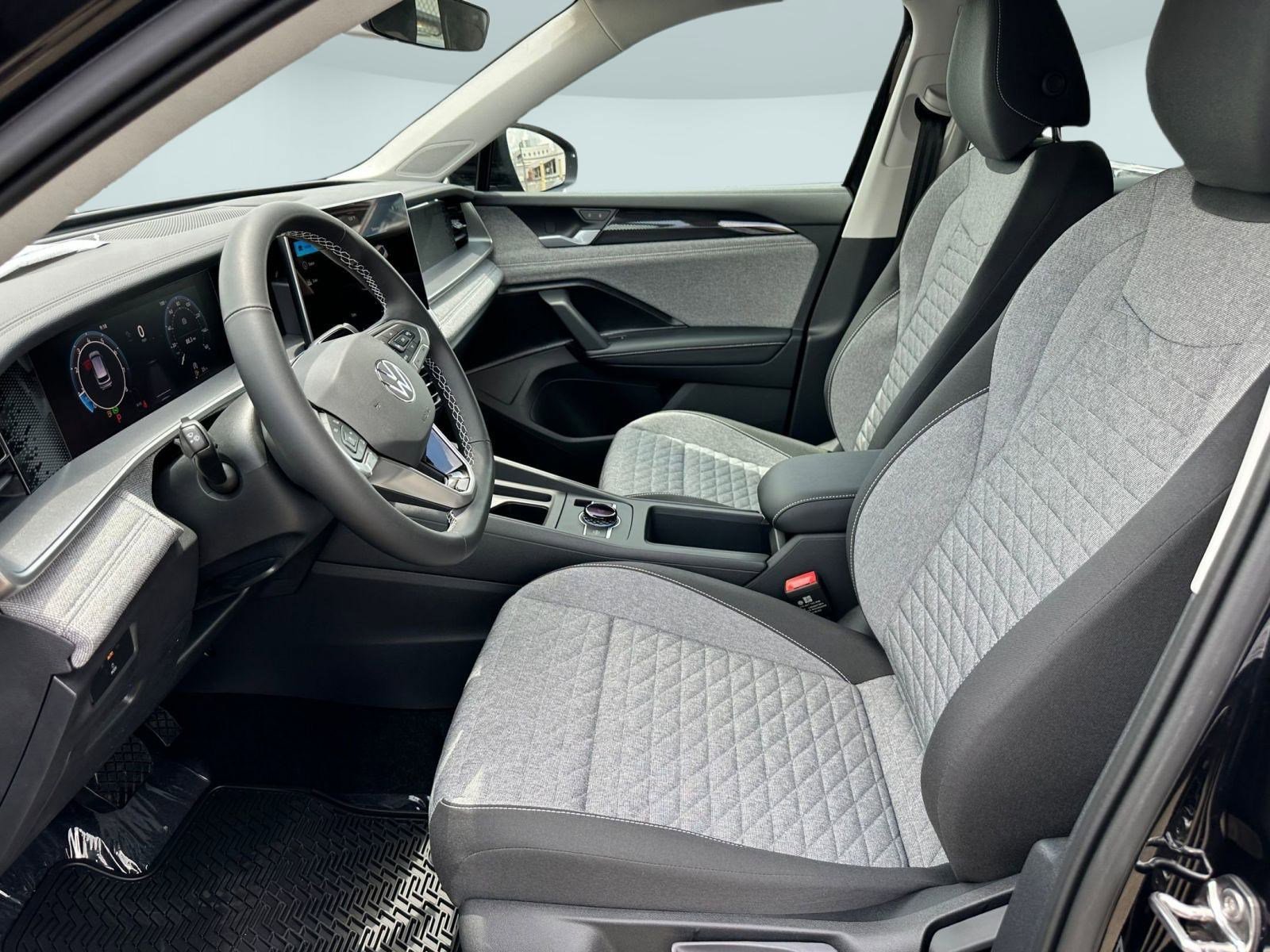 2025 Volkswagen Tiguan S photo 4