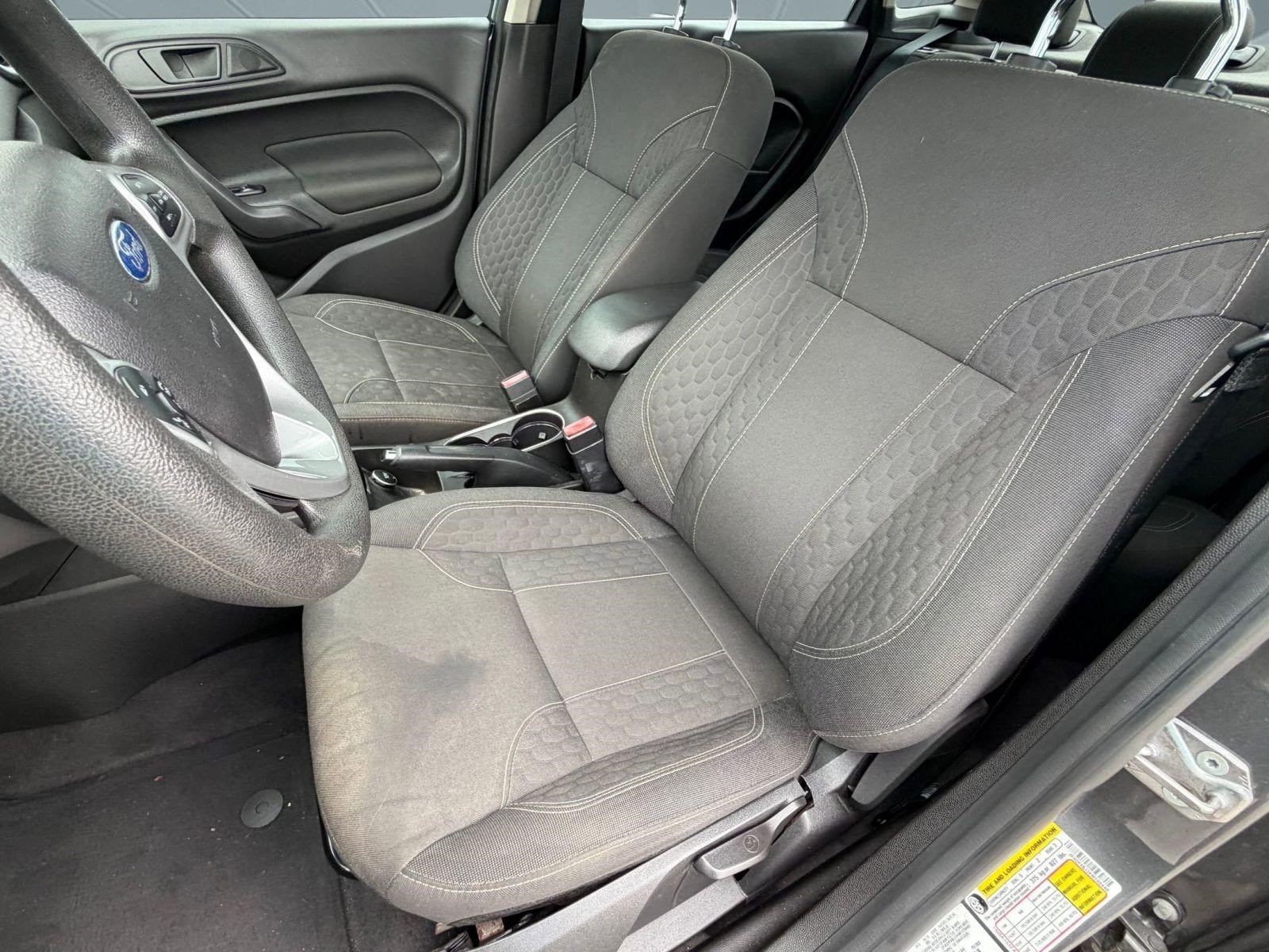 Fiesta SE Sedan