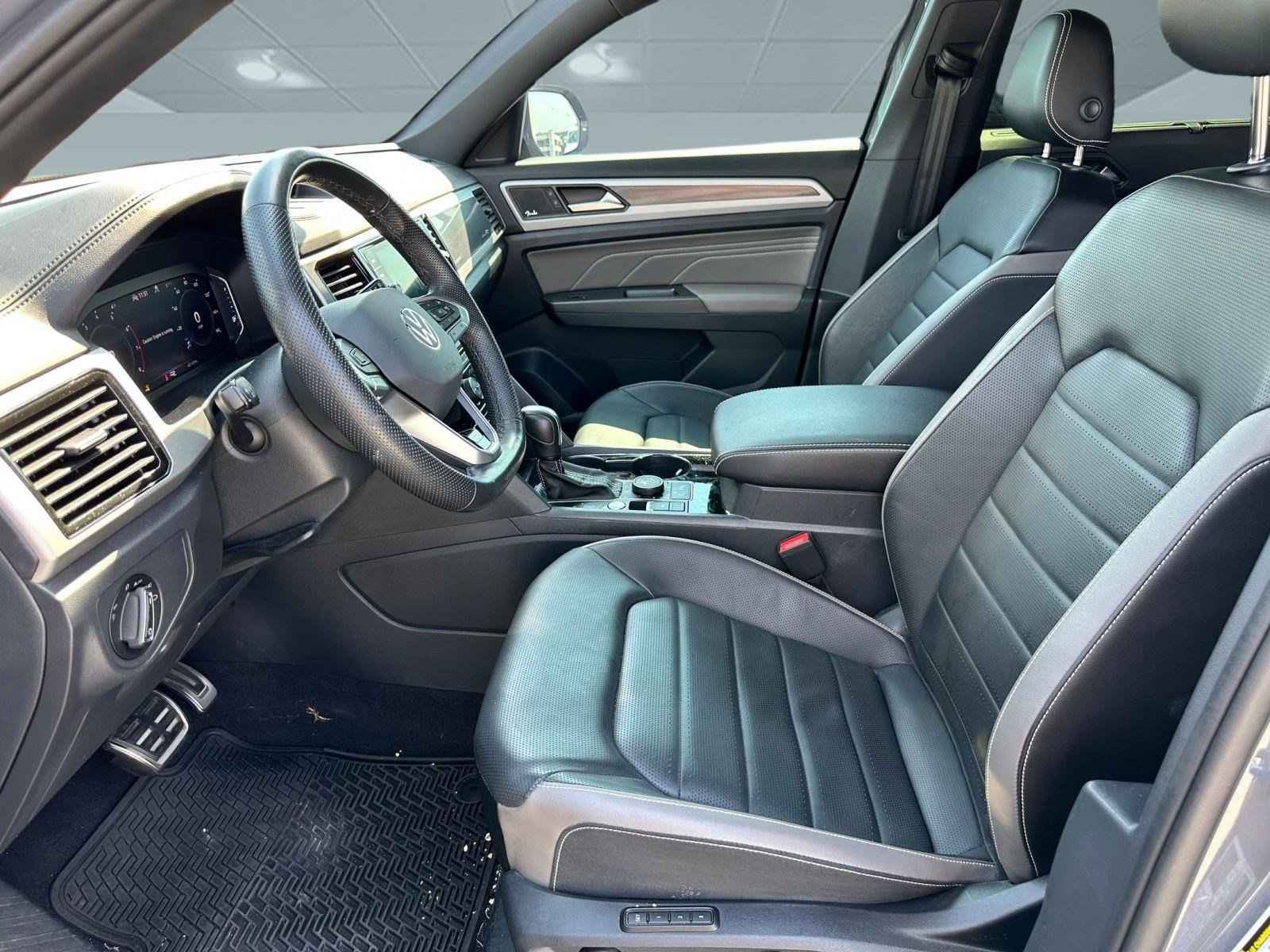 2023 Volkswagen Atlas Cross Sport V6 SEL Premium R-Line photo 3