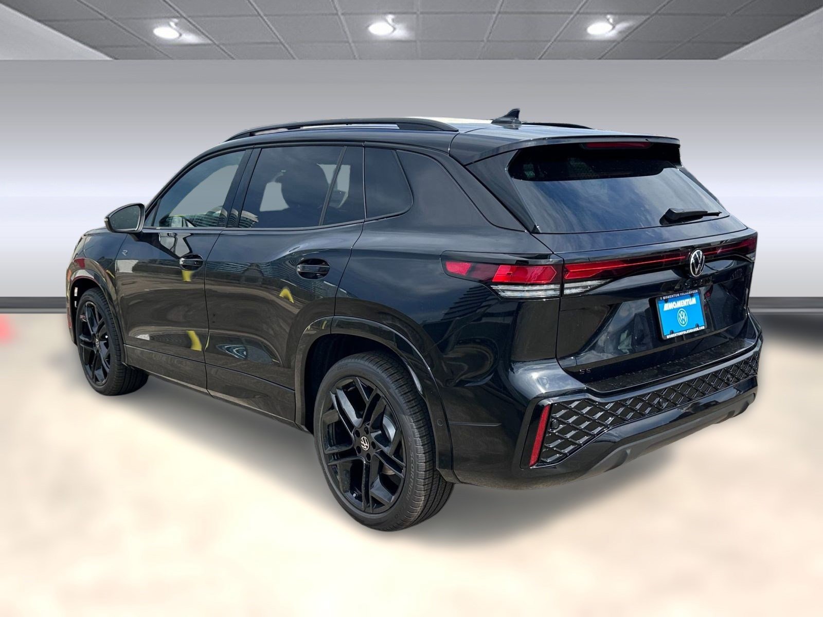 2026 Volkswagen Tiguan SE R-Line Black photo 2