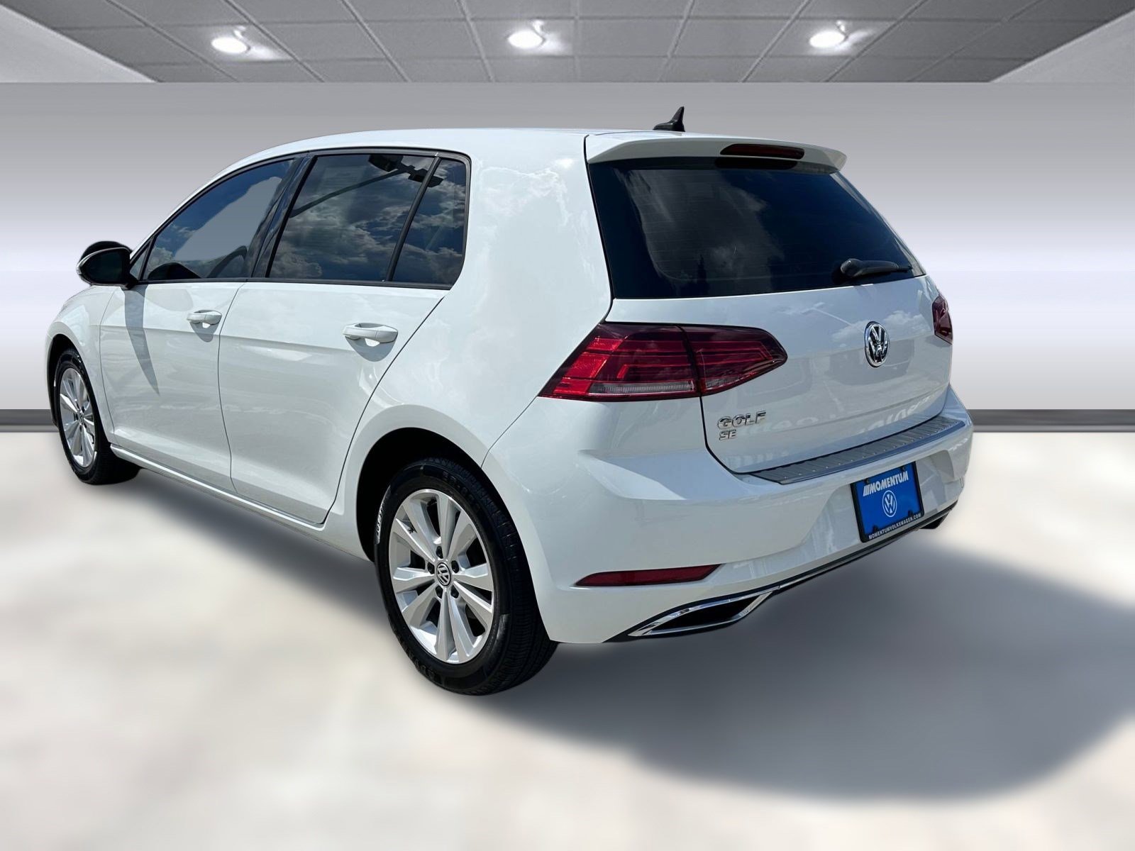 2019 Volkswagen Golf SE photo 3