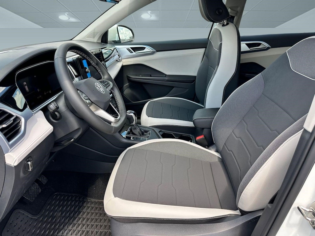 New 2025 Volkswagen Taos 1.5T SE SUV