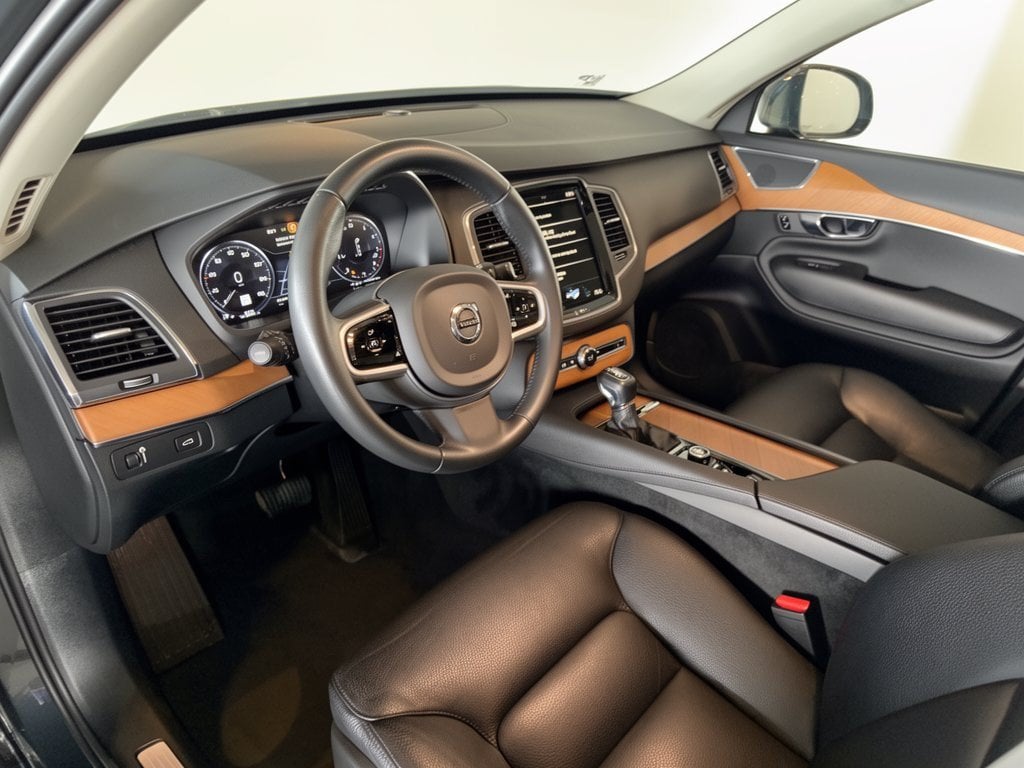 Used 2021 Volvo XC90 Momentum SUV