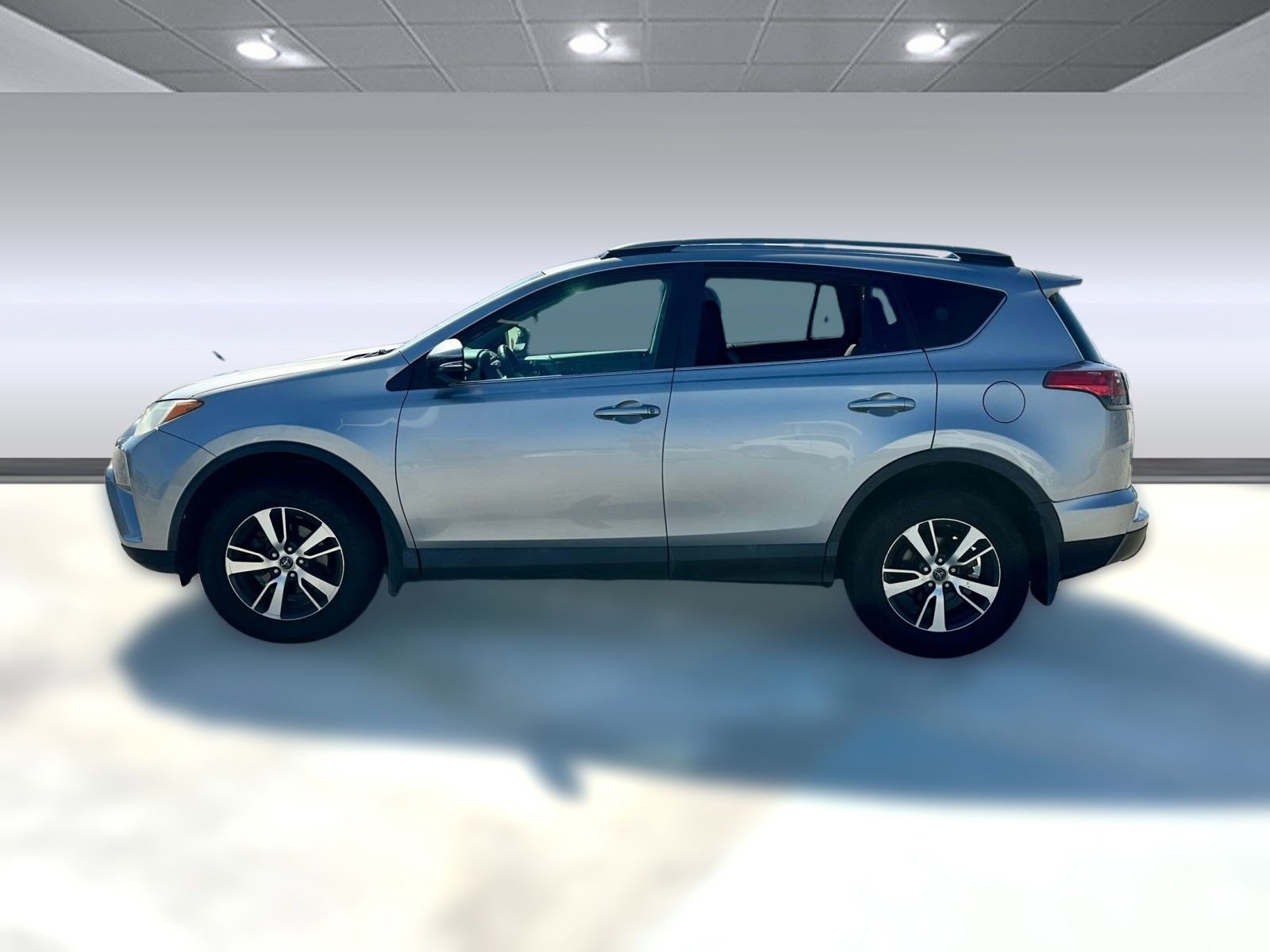 2017 Toyota RAV4 XLE photo 2
