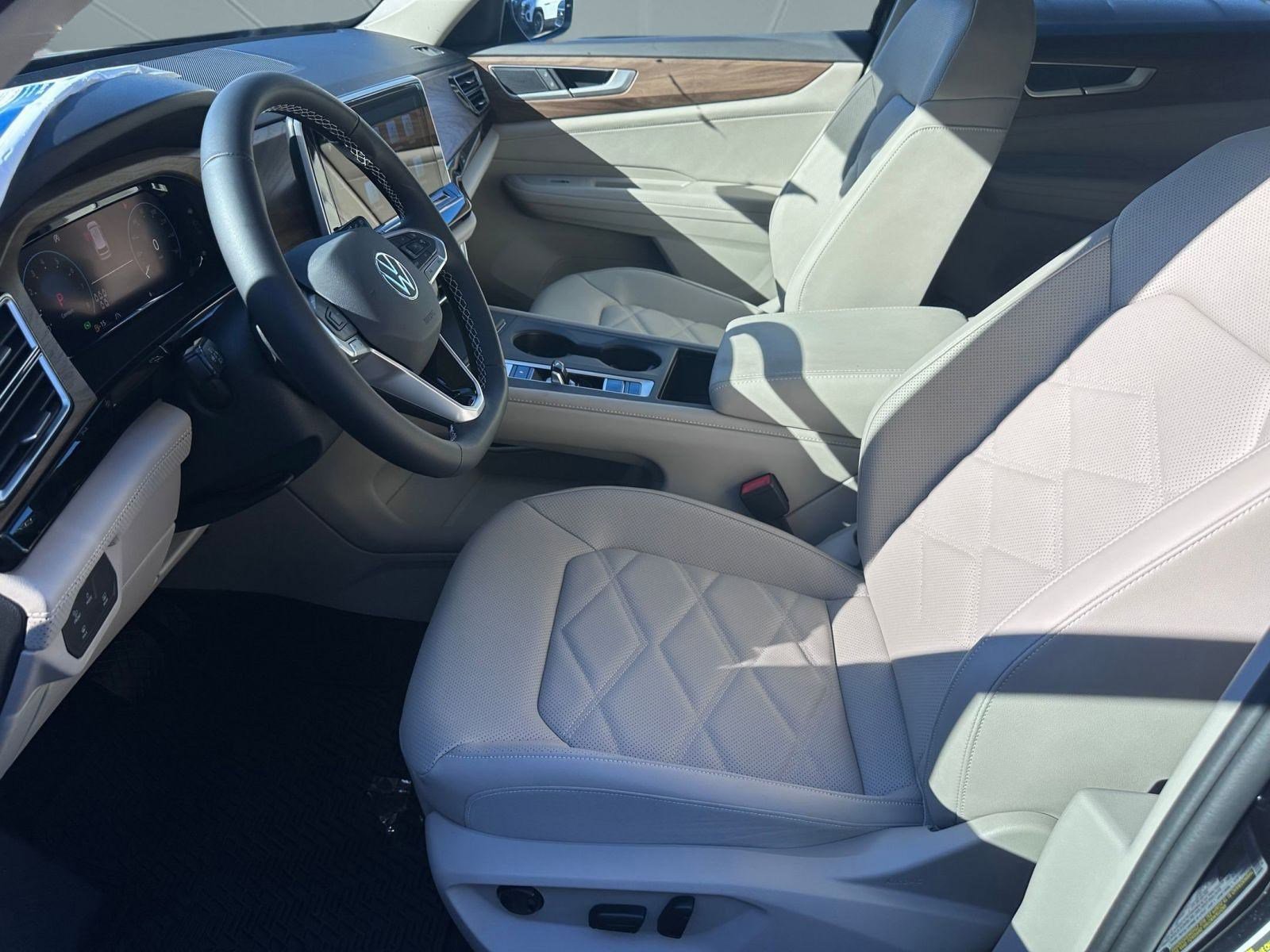 2026 Volkswagen Atlas SE photo 4