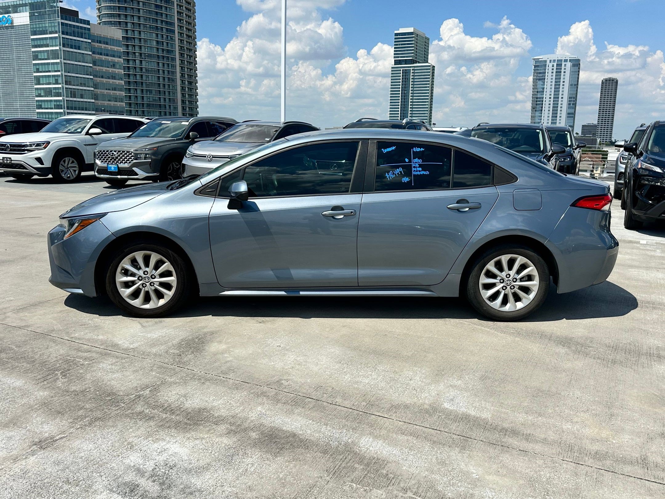 2021 Toyota Corolla LE Premium photo 2