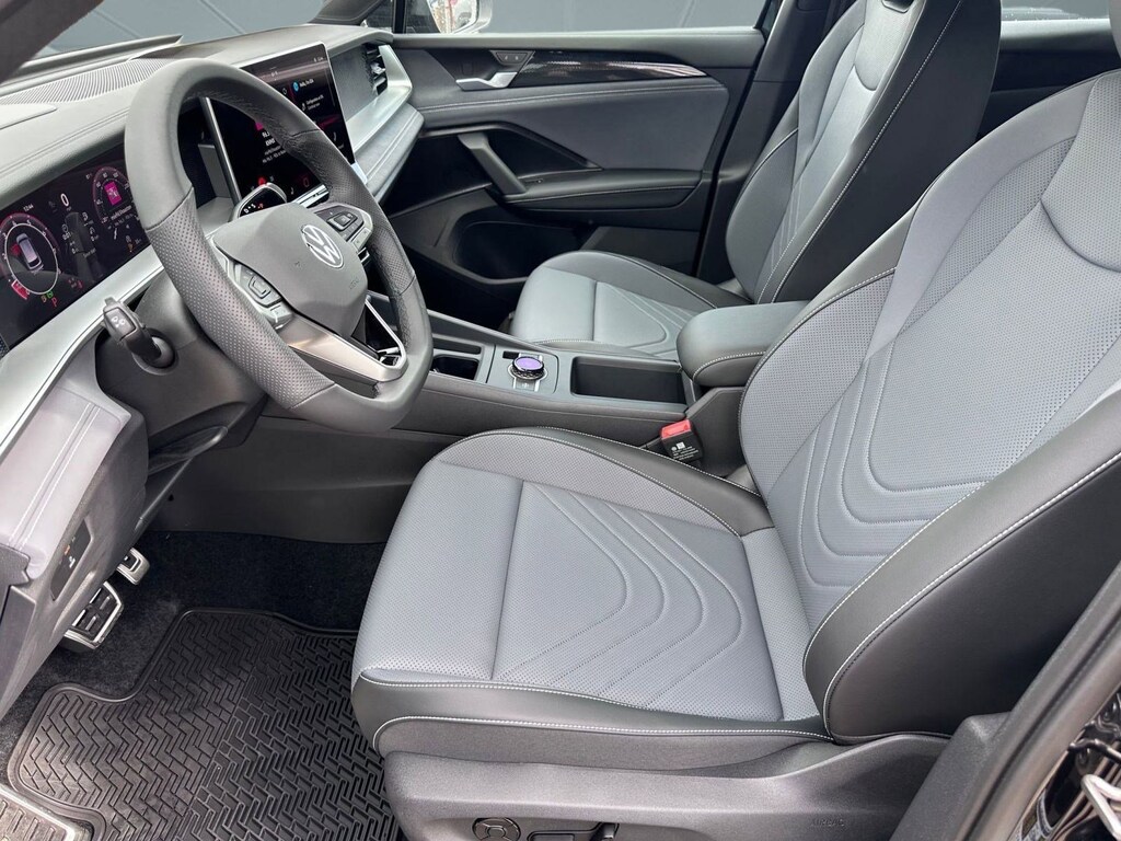 New 2026 Volkswagen Tiguan 2.0T SE SUV