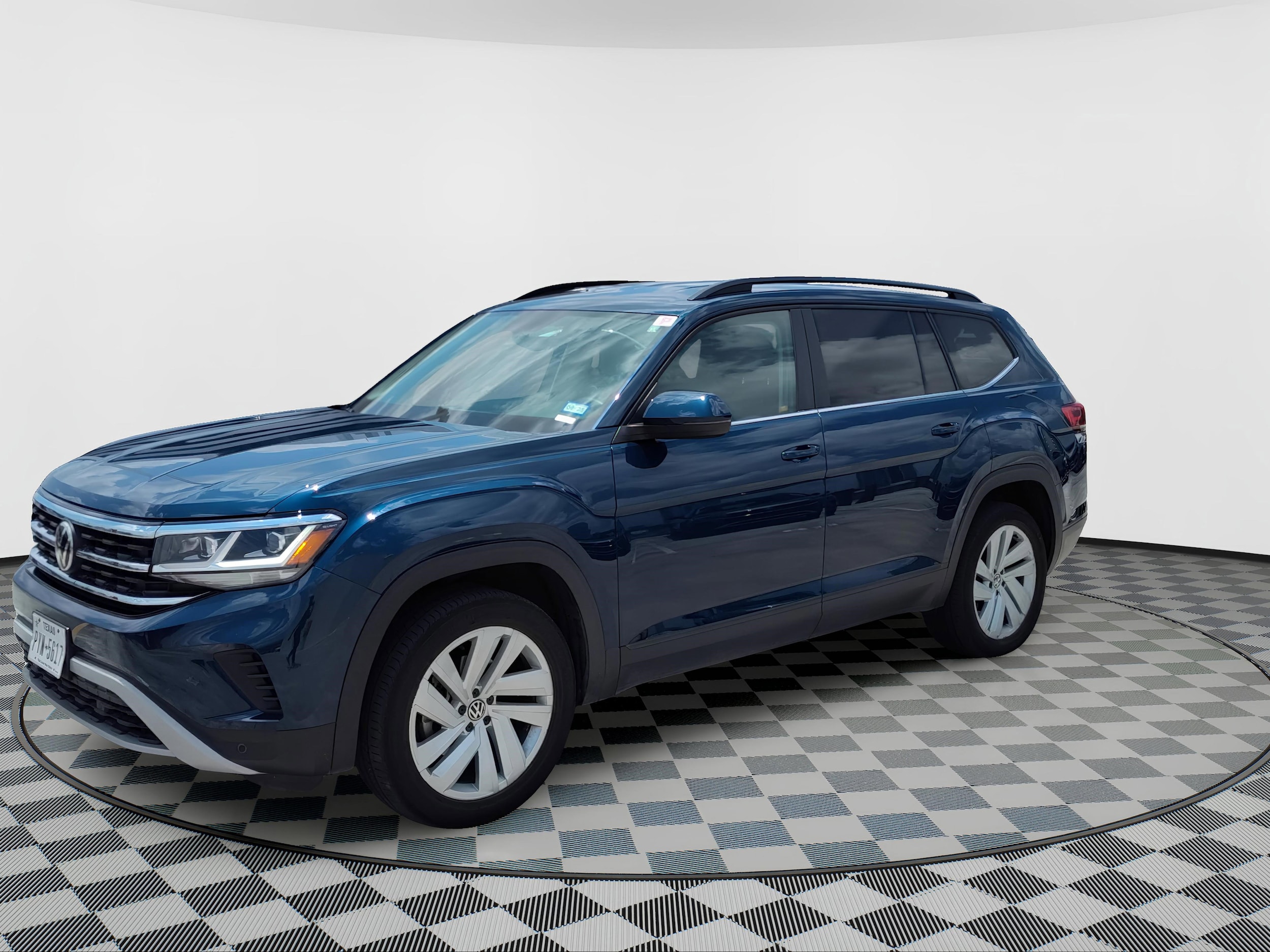 Used 2021 Volkswagen Atlas SE w/Tech with VIN 1V2HR2CA1MC599468 for sale in Houston, TX