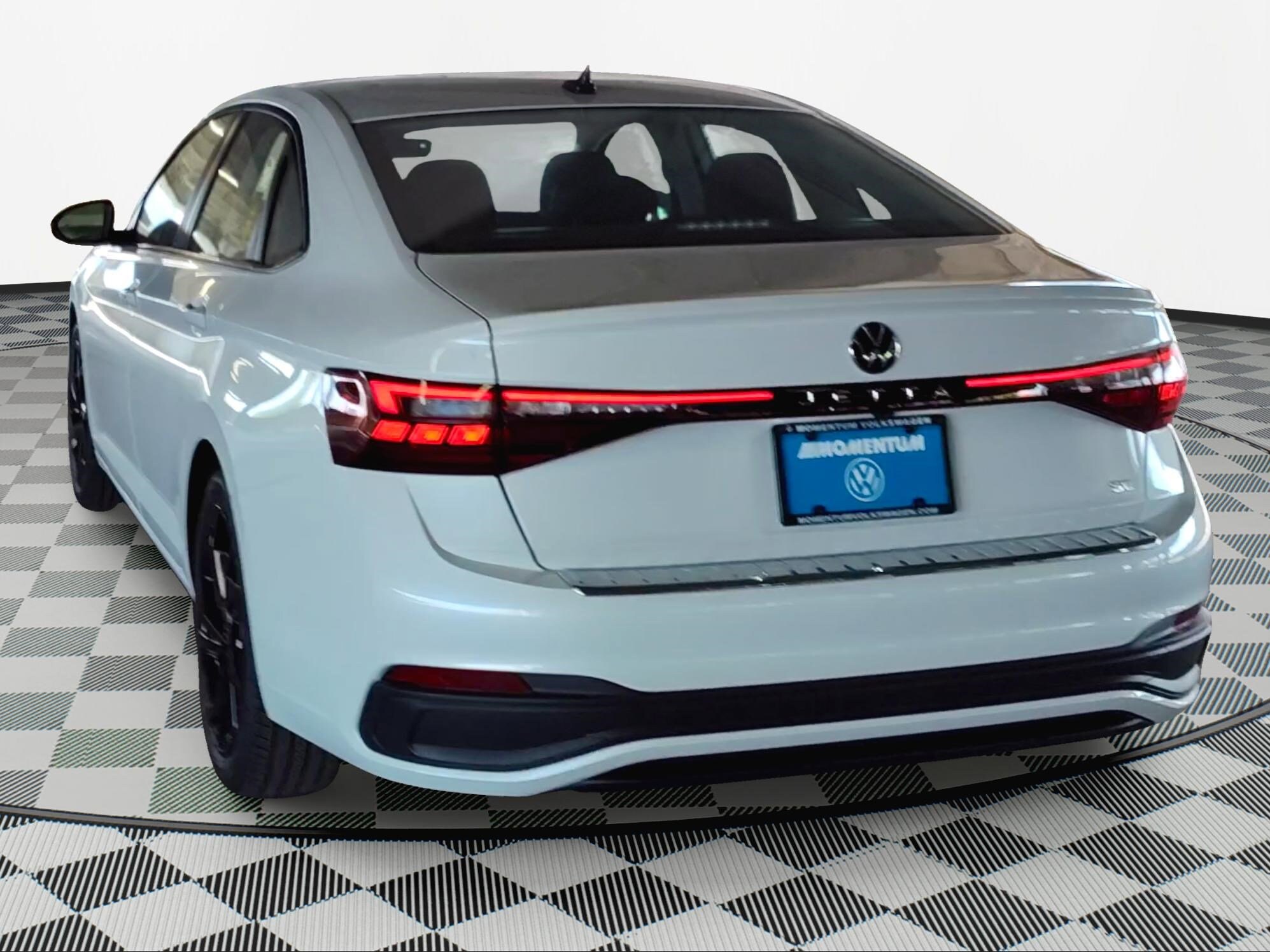 2025 Volkswagen Jetta SE photo 4