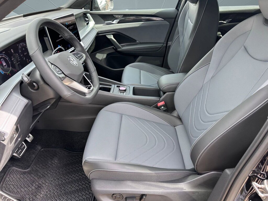 New 2026 Volkswagen Tiguan 2.0T SE SUV