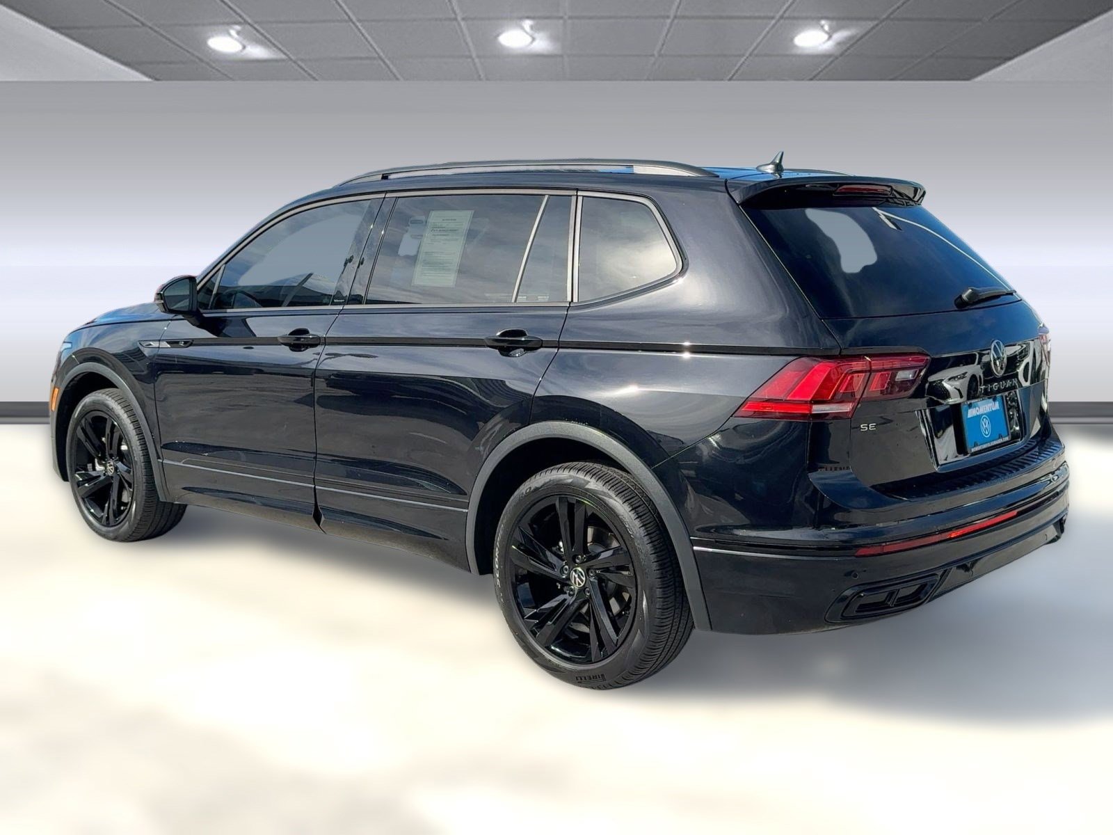 2024 Volkswagen Tiguan SE R-Line Black photo 3