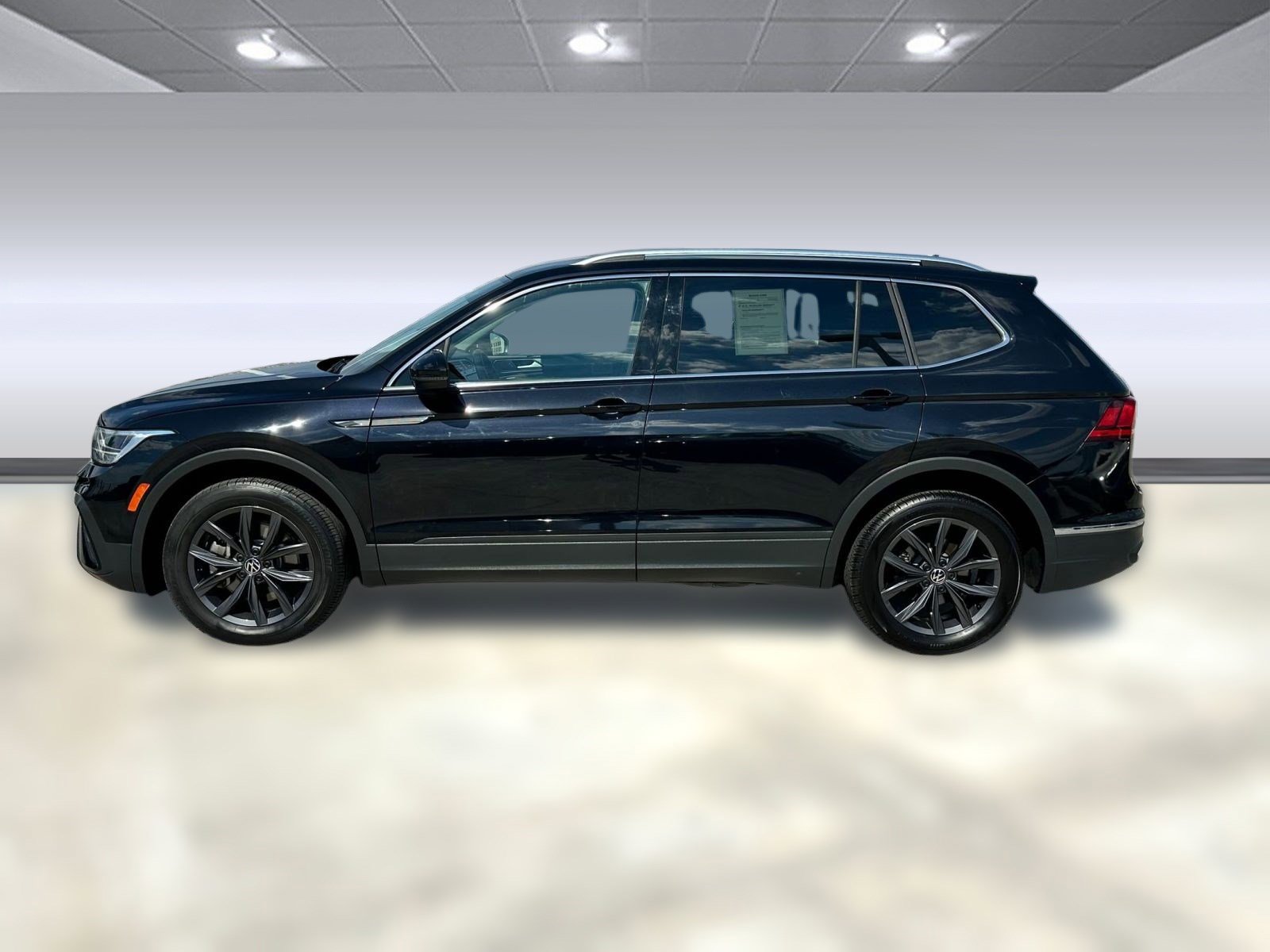 2022 Volkswagen Tiguan SE photo 2