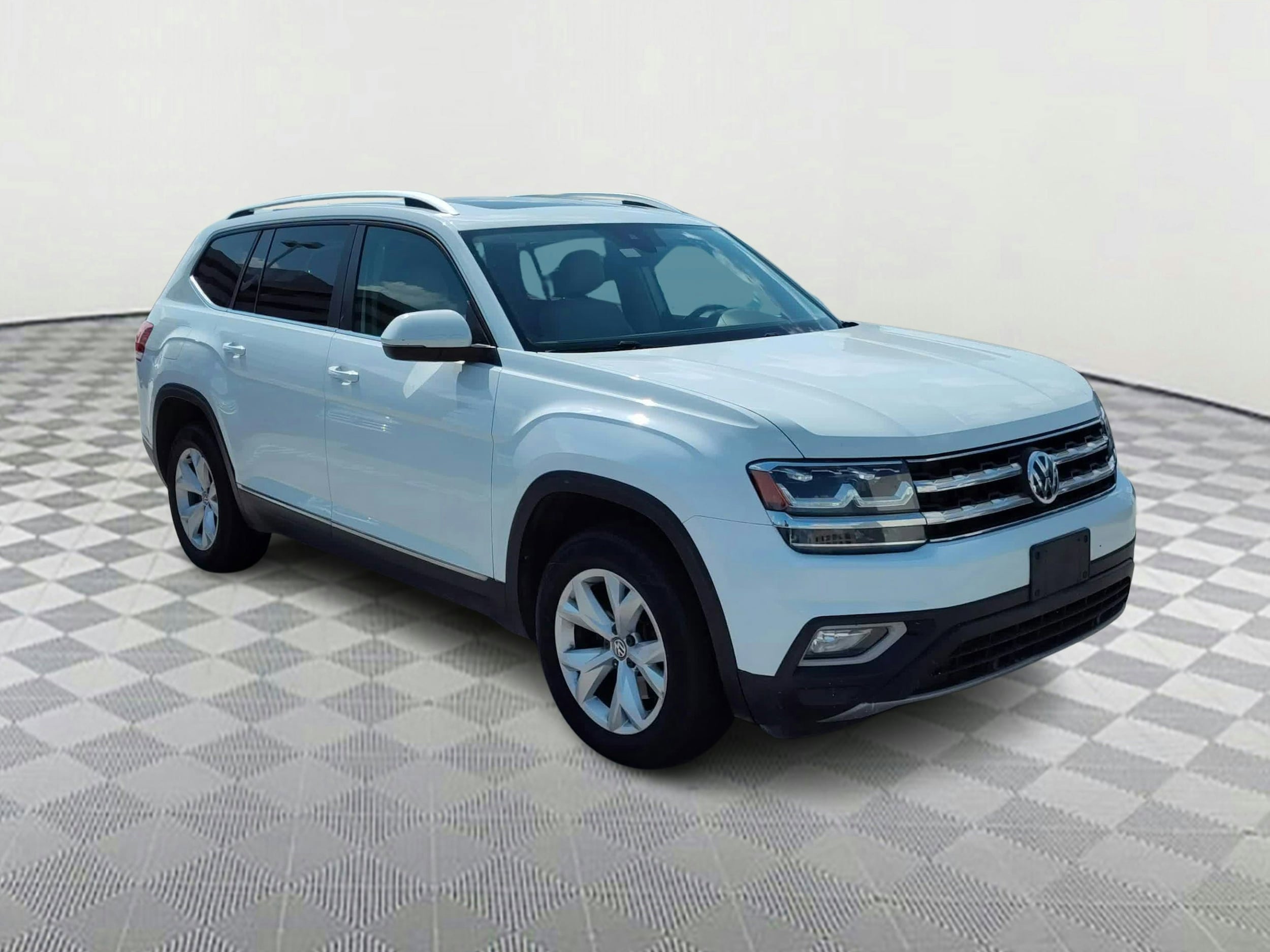 Used 2018 Volkswagen Atlas SEL with VIN 1V2MR2CA0JC566925 for sale in Houston, TX