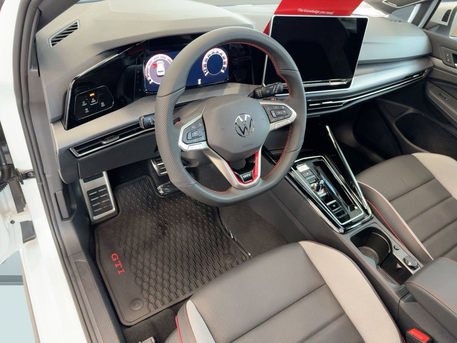 2026 Volkswagen Golf GTI SE photo 4