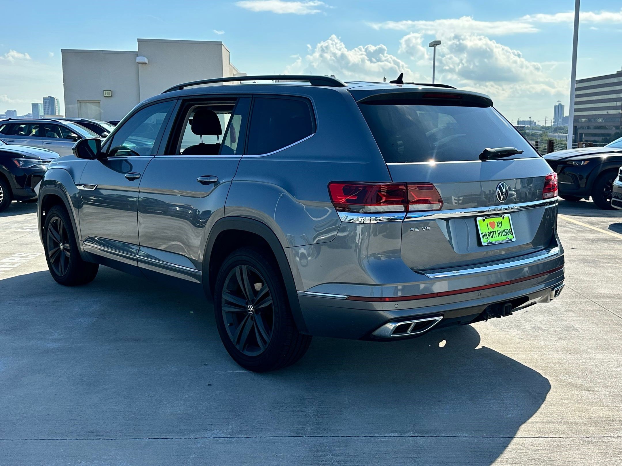 2021 Volkswagen Atlas V6 SE Technology R-Line photo 3