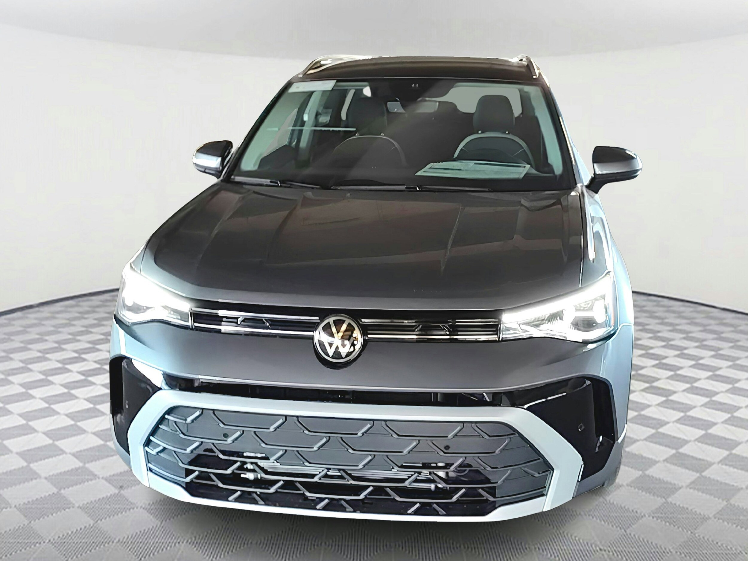 2025 Volkswagen Taos SE photo 2