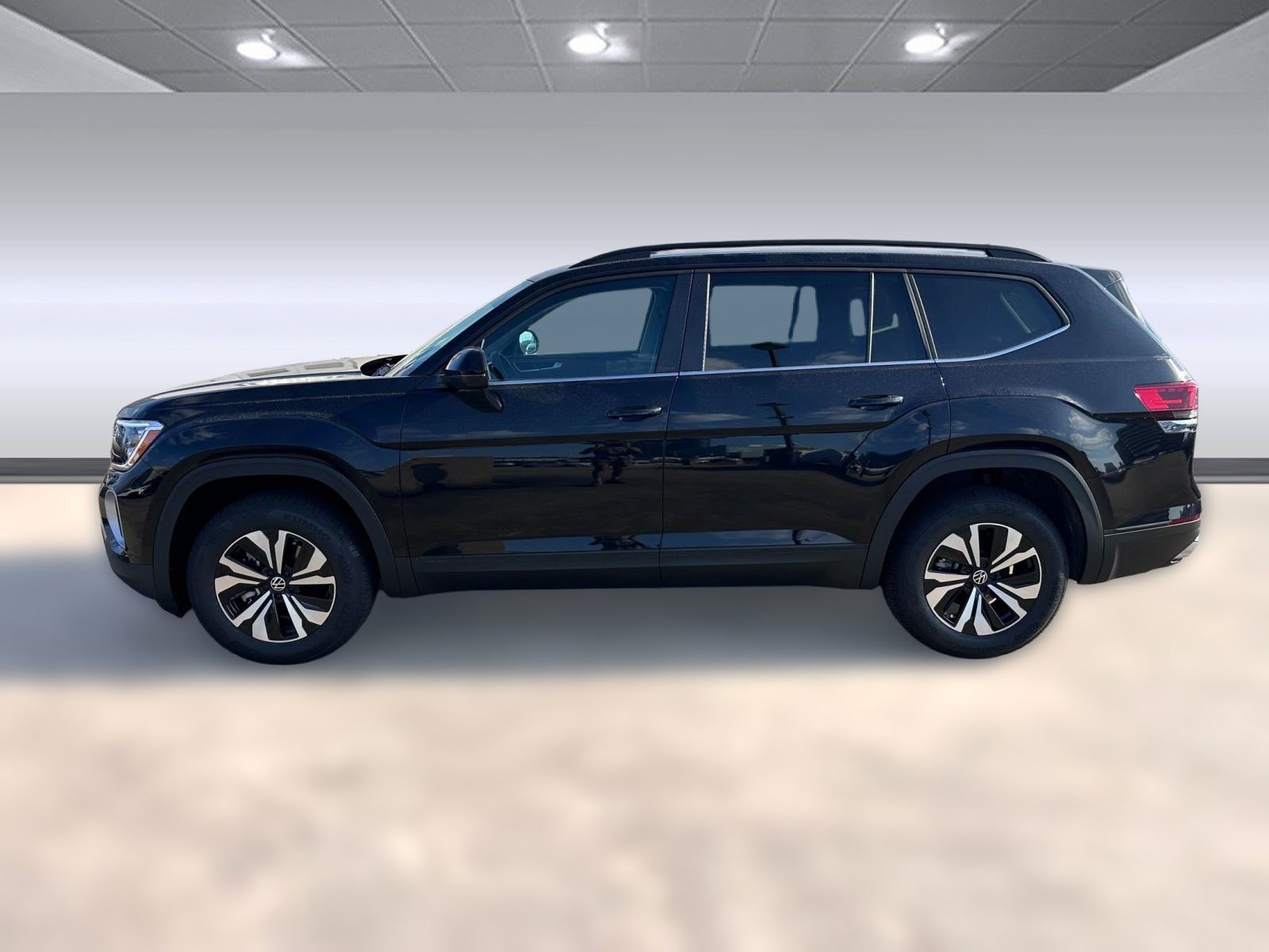 2026 Volkswagen Atlas SE photo 2