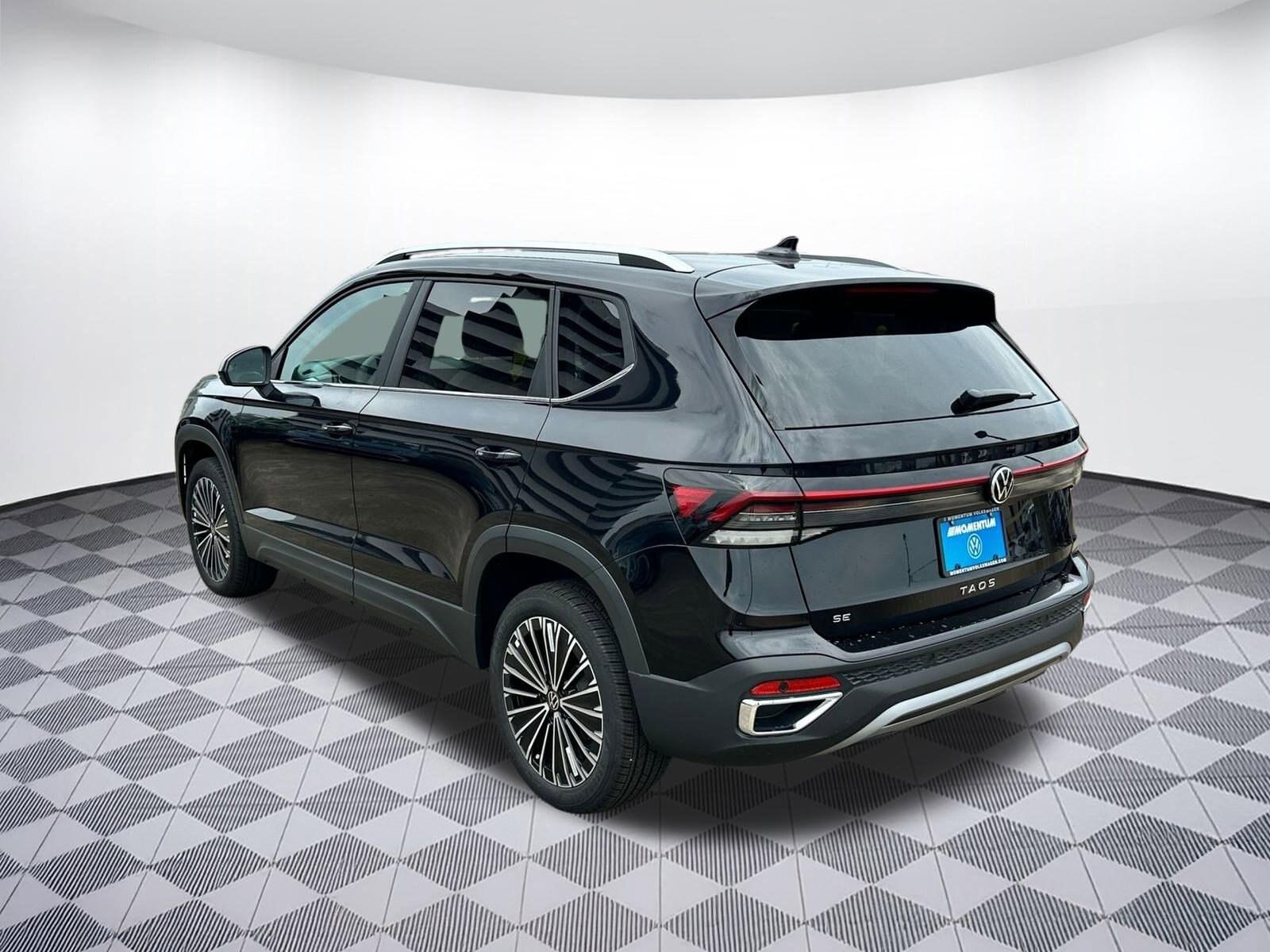 2025 Volkswagen Taos SE photo 3