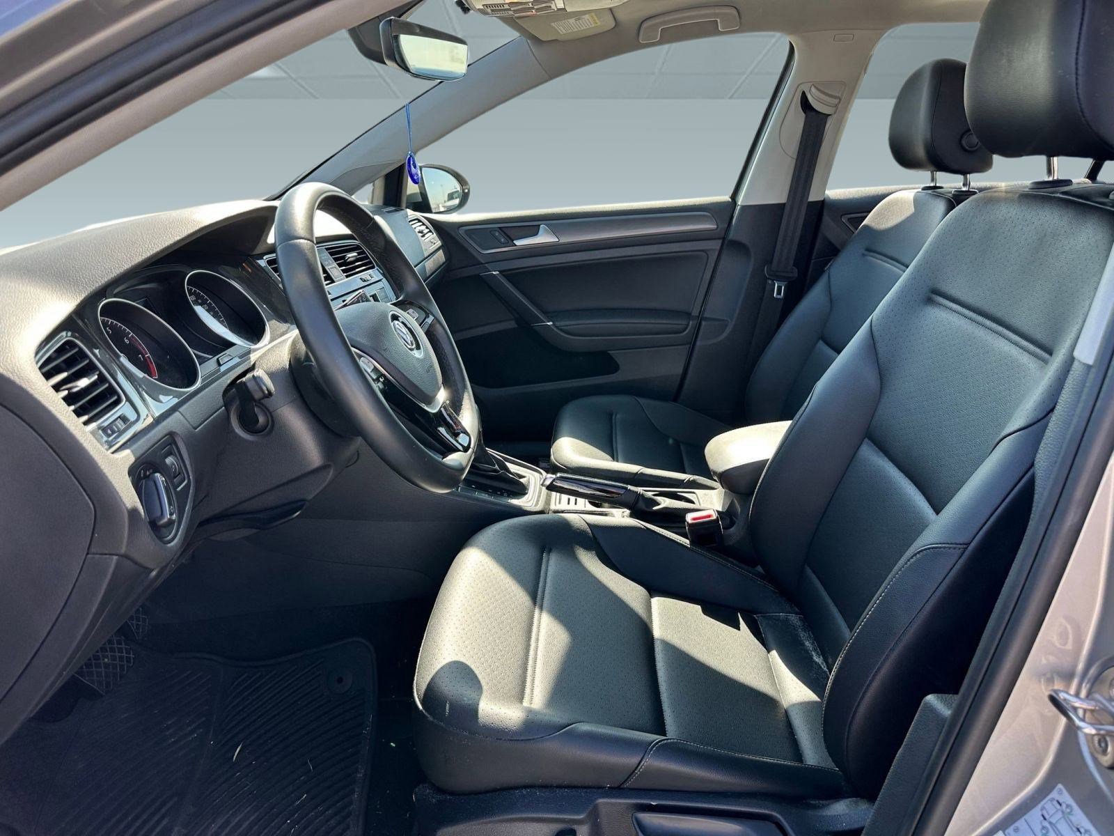 2020 Volkswagen Golf TSI photo 4