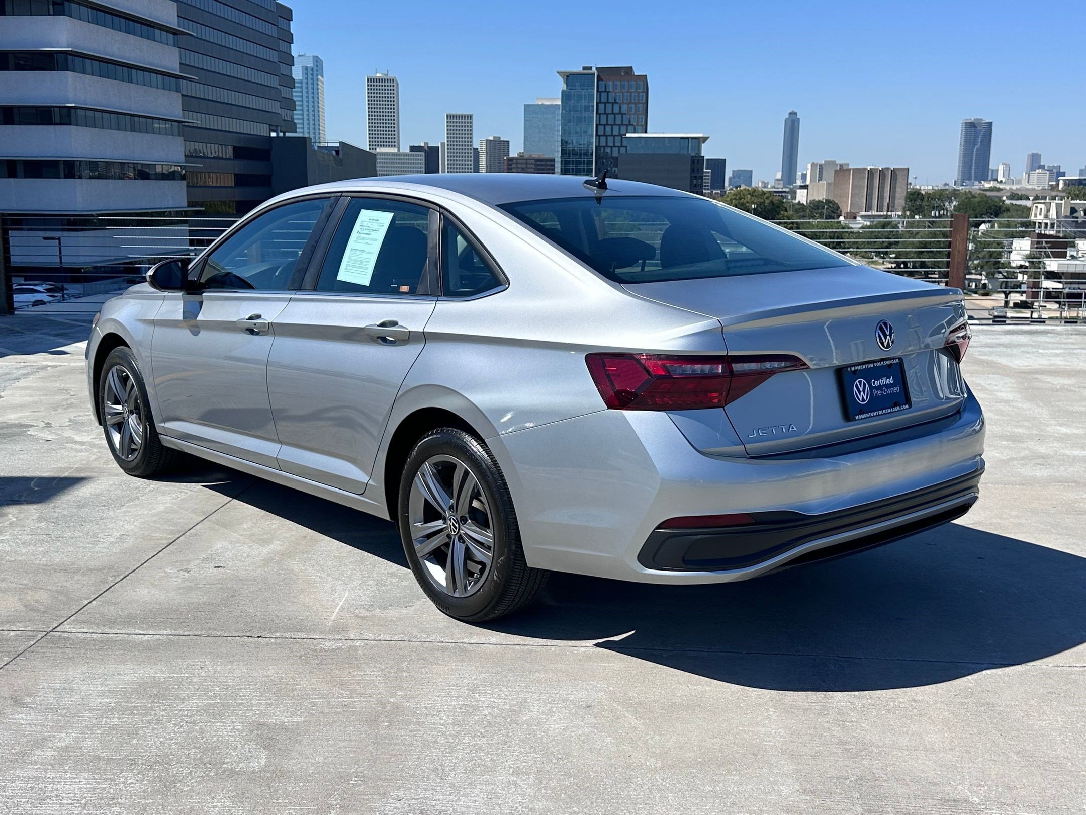2022 Volkswagen Jetta SE photo 3