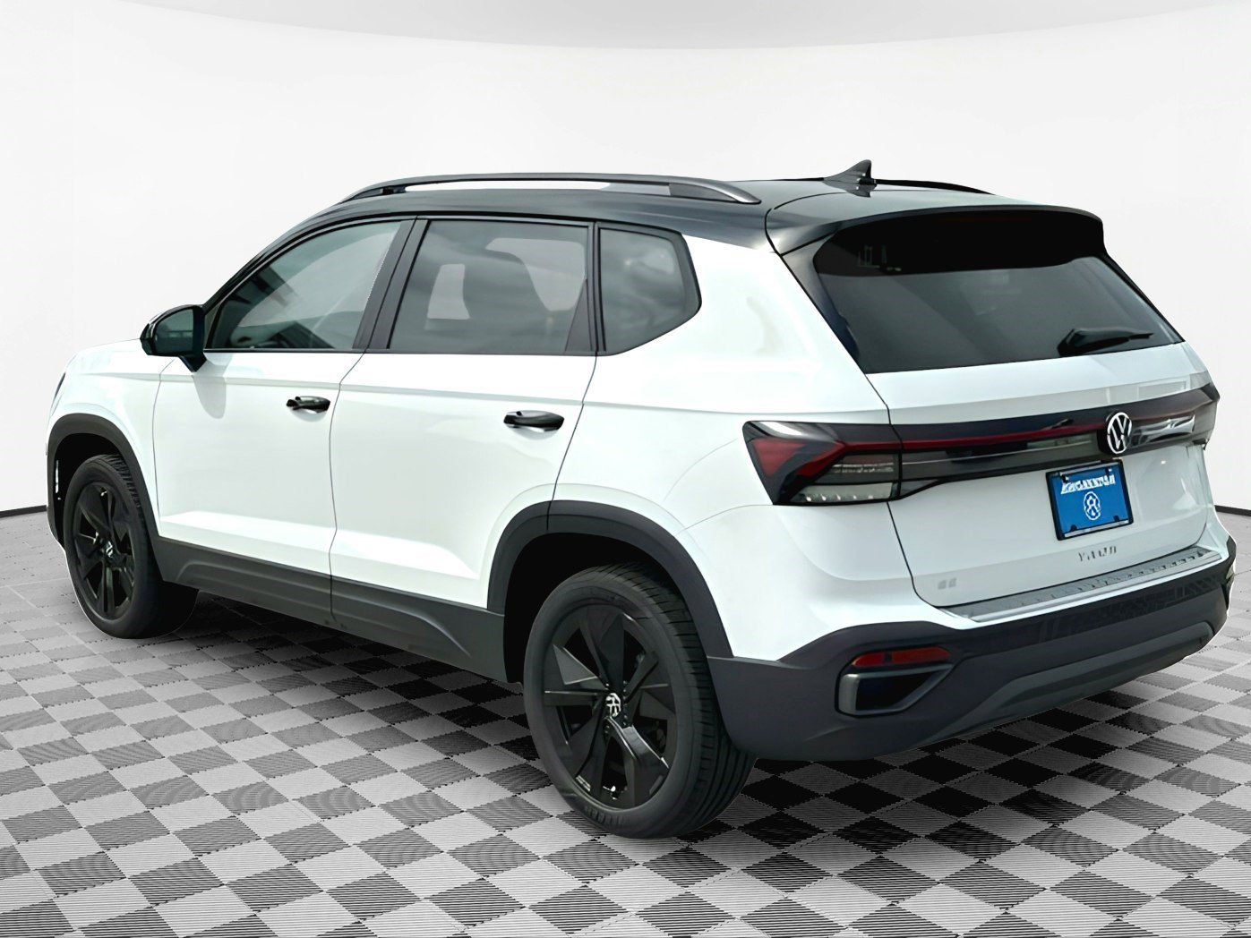 2025 Volkswagen Taos SE photo 3