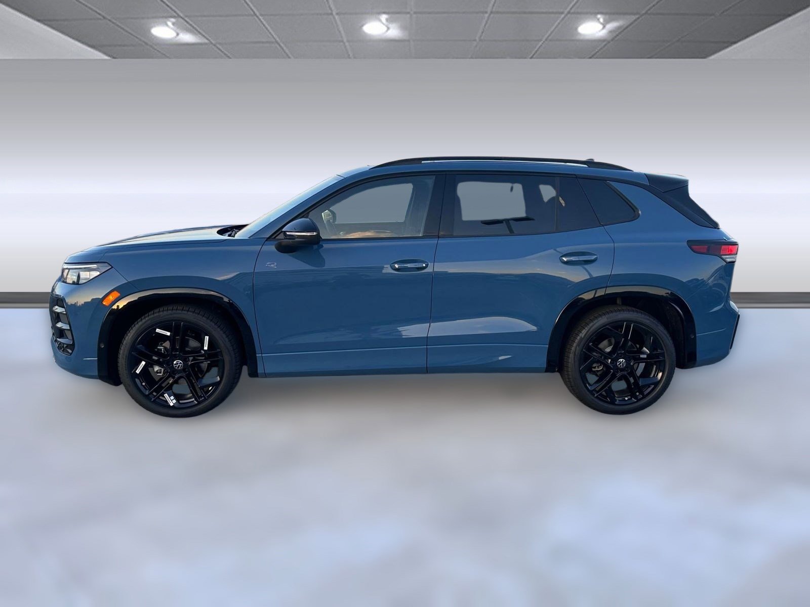 2026 Volkswagen Tiguan SE R-Line Black photo 2