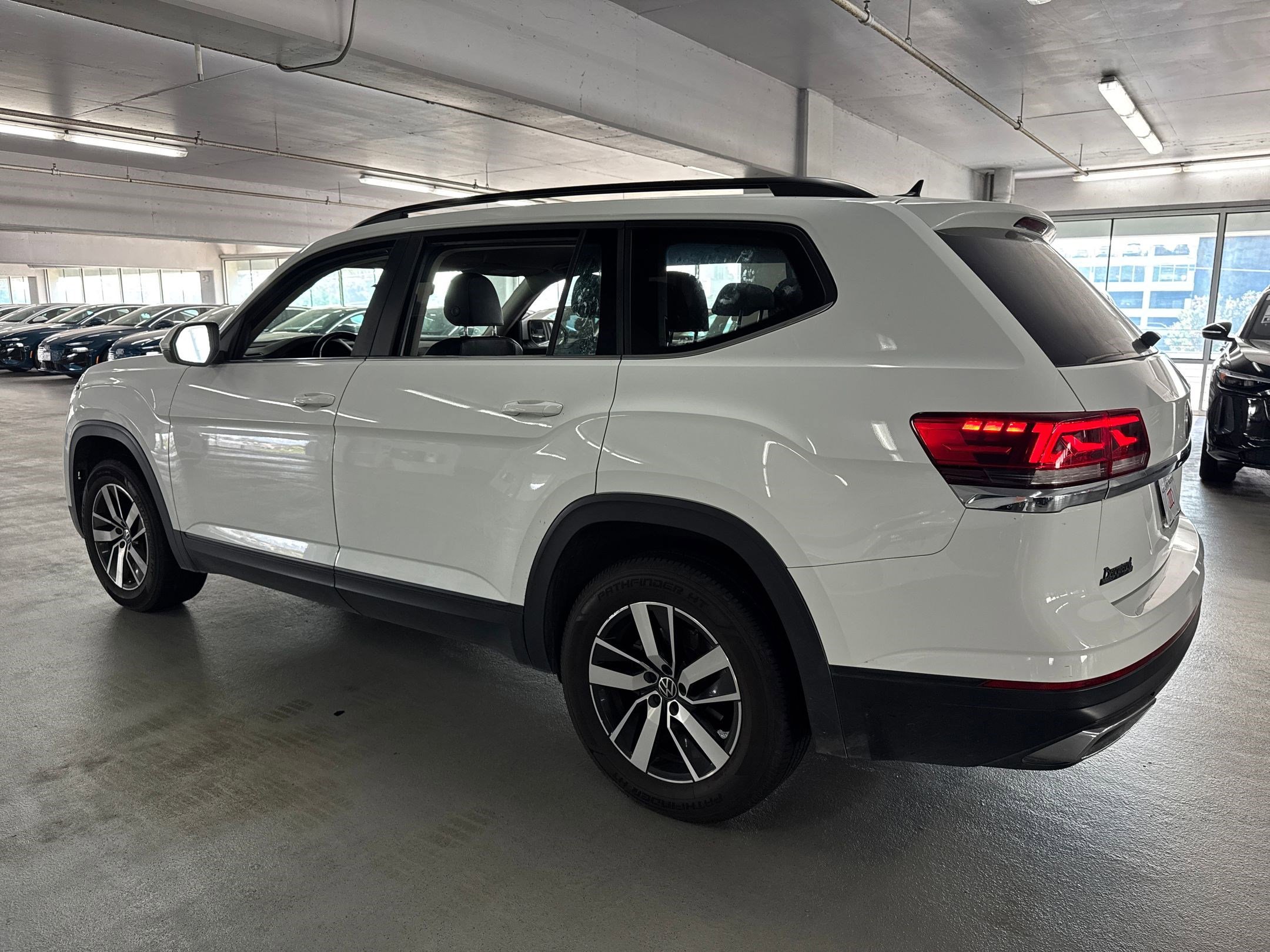2021 Volkswagen Atlas SE photo 2
