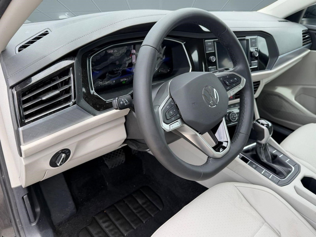Used 2023 Volkswagen Jetta SE Sedan