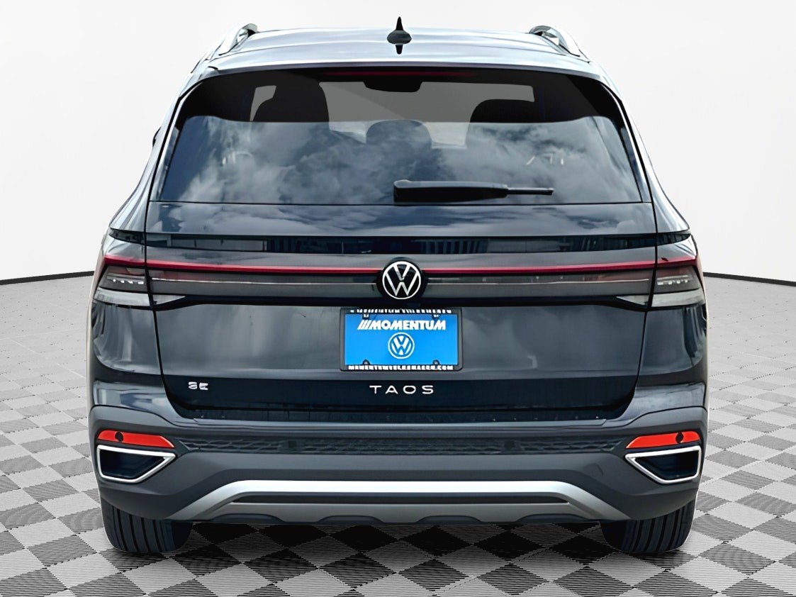 2025 Volkswagen Taos SE photo 4