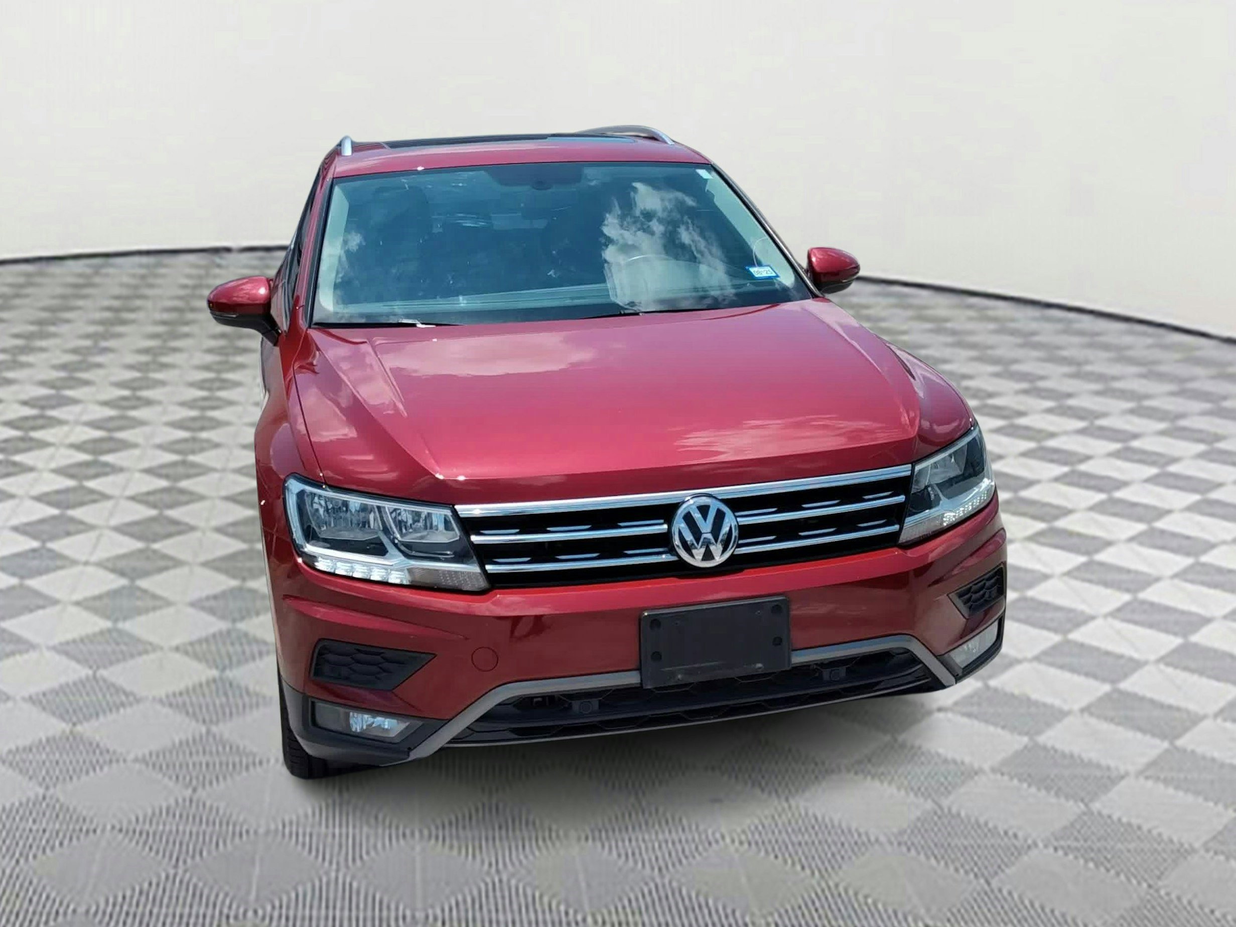 2019 Volkswagen Tiguan SEL photo 3