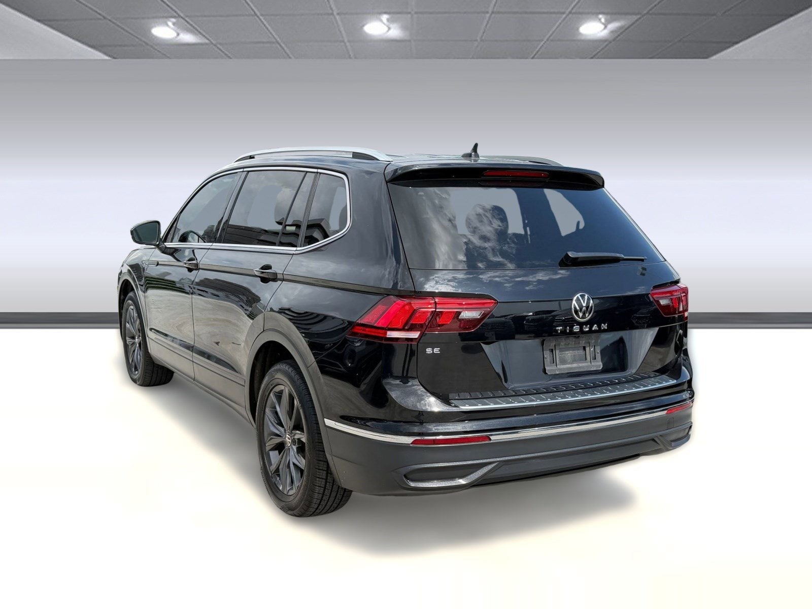 Tiguan SE SUV