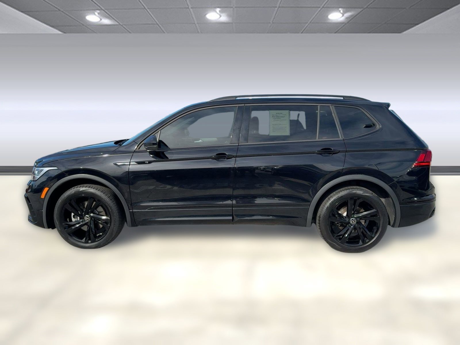 2024 Volkswagen Tiguan SE R-Line Black photo 2